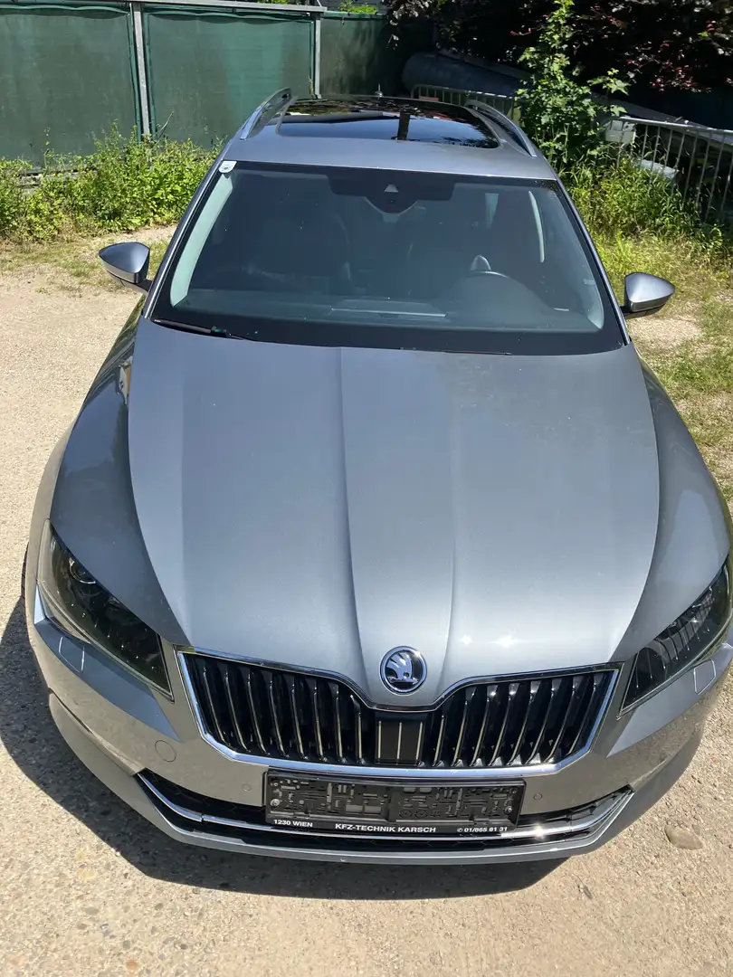 Skoda Superb Superb Kombi 2,0 TDI 4x4 Style DSG Style Grau - 1