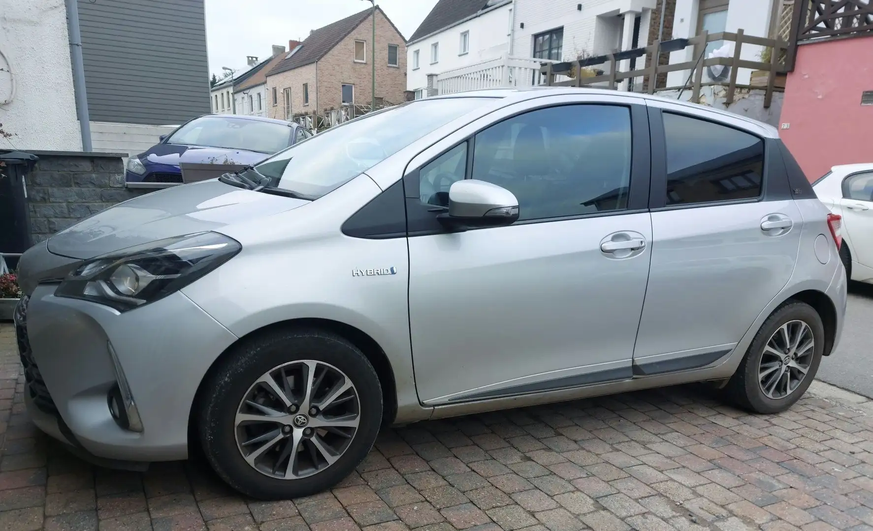 Toyota Yaris 70+VVT-i+20eme+anniversaire Argent - 1