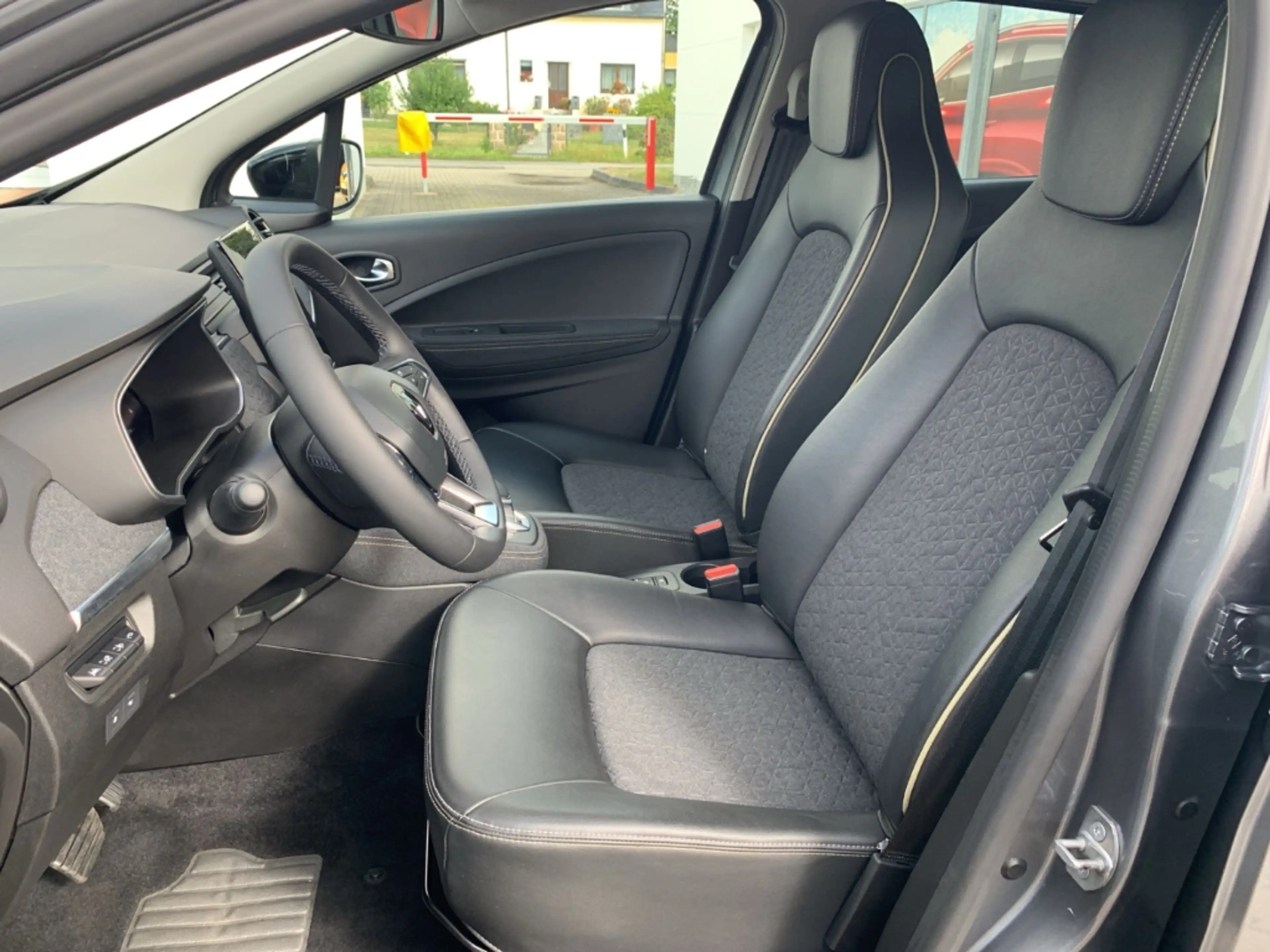 Renault ZOE ICONIC EV50 135 Pack Iconic CCS+SHZ+NAV+LED+DAB+ — photo 9