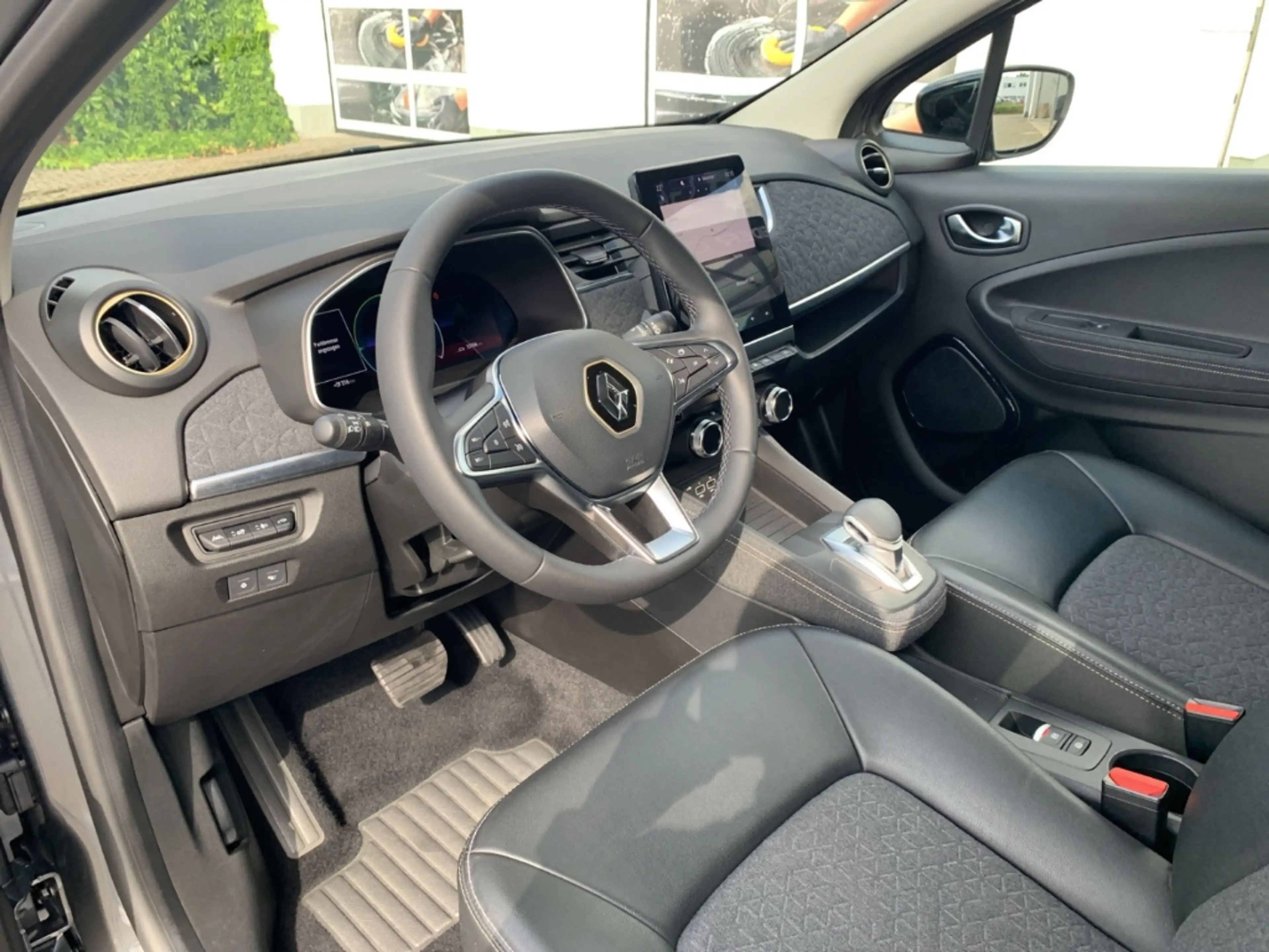 Renault ZOE ICONIC EV50 135 Pack Iconic CCS+SHZ+NAV+LED+DAB+ — photo 10