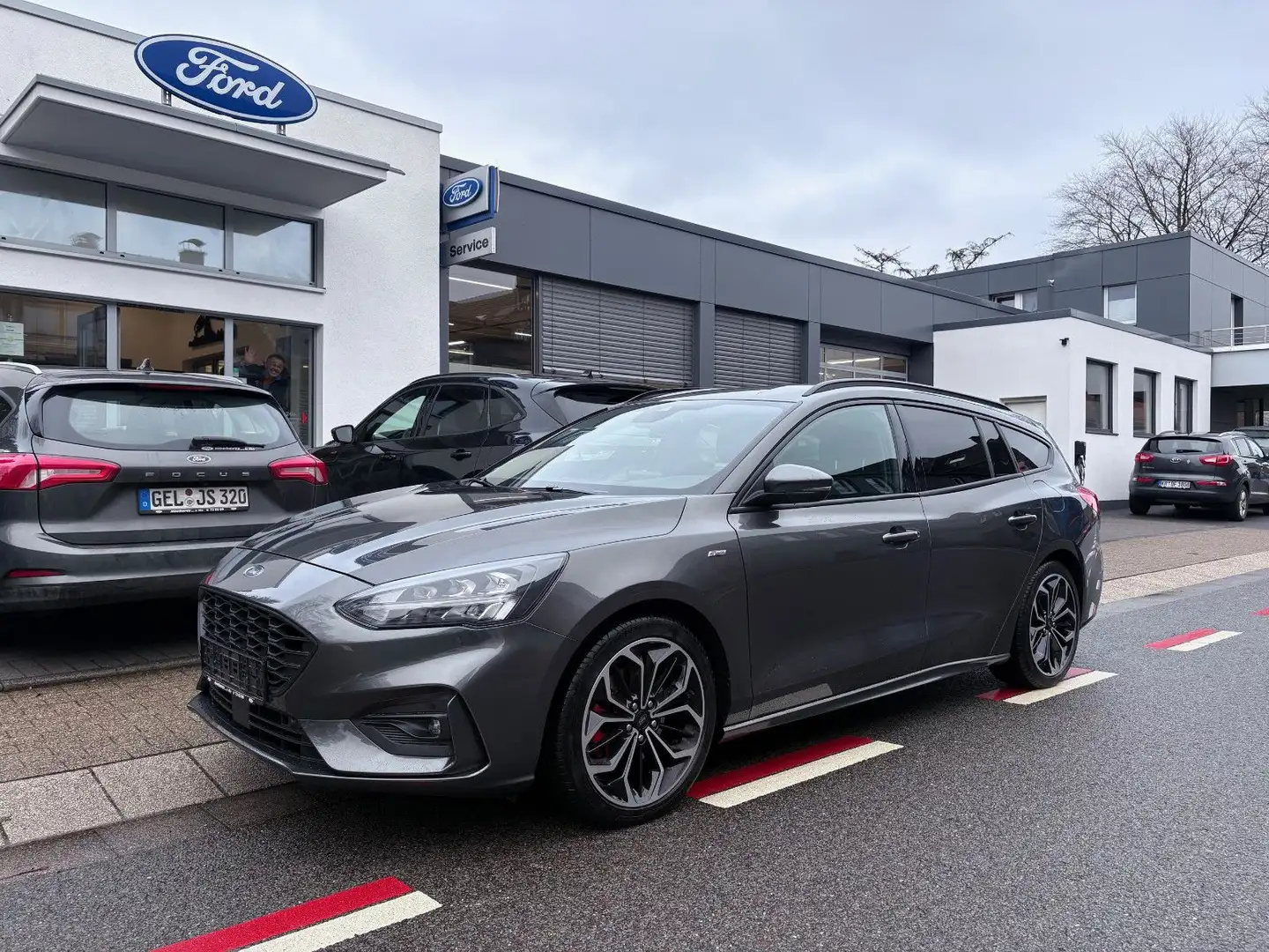 Ford Focus Turnier ST-Line X/WENIG KM/Winterp./Kamera Gris - 1