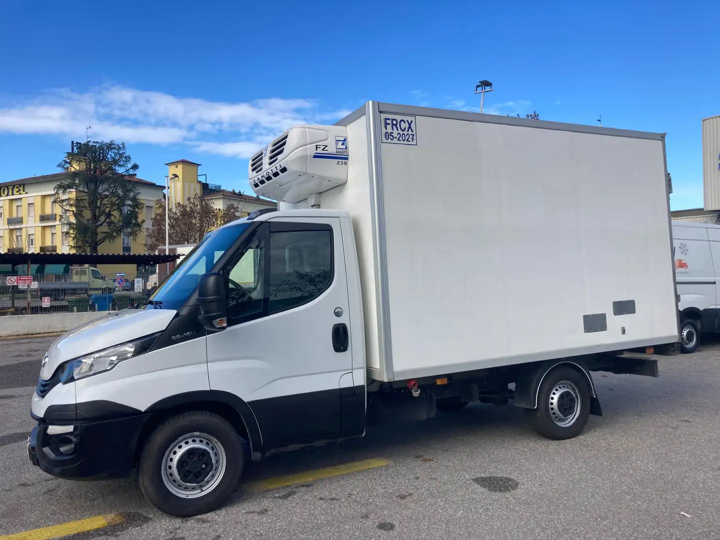 Iveco Daily 35 S 16 - CELLA FRIGO  ( -20° ) Blanc - 2
