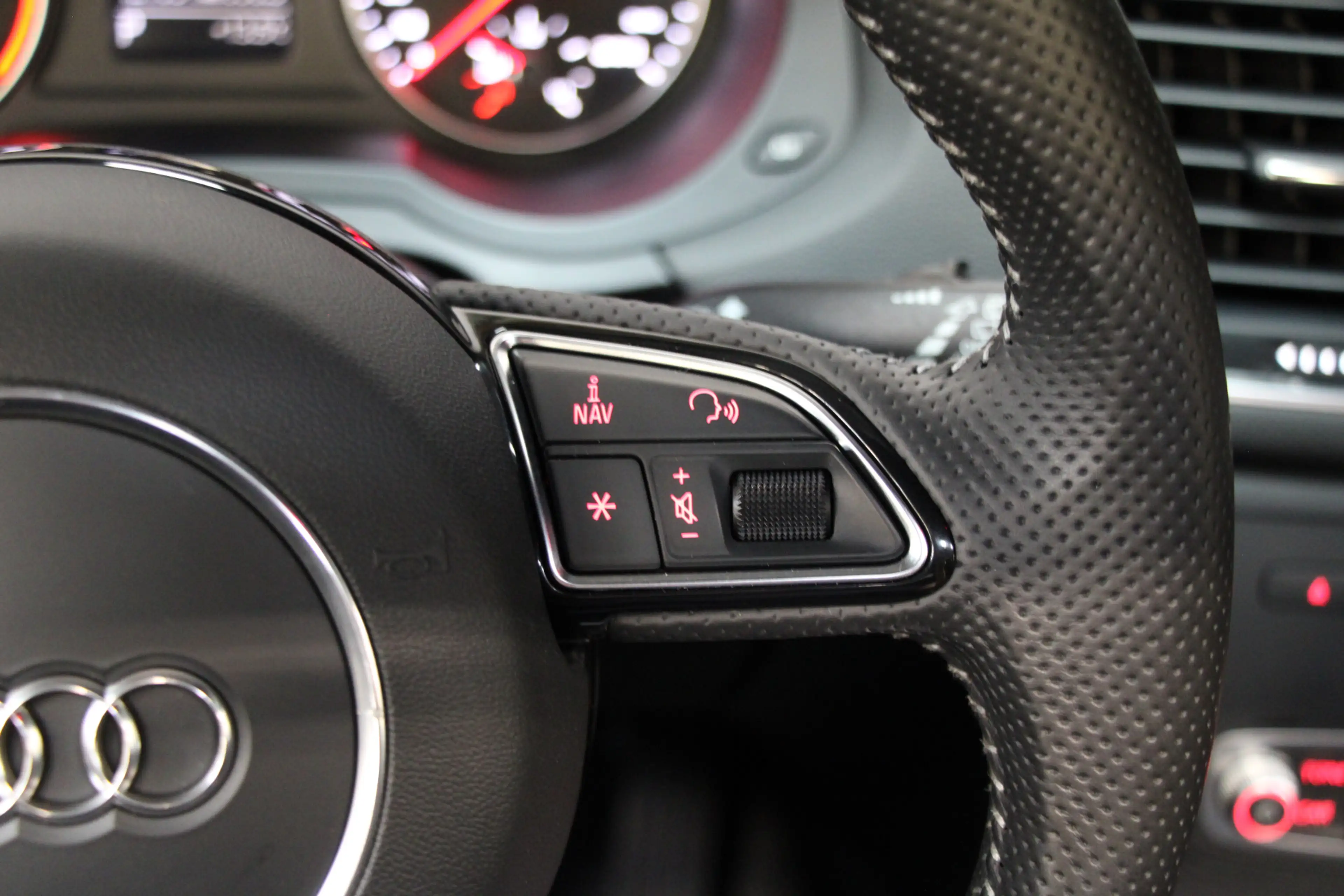 Audi Q3 2.0 TFSI QUATTRO S Edition |Pano|Trekh|Cruise|Navi — photo 15