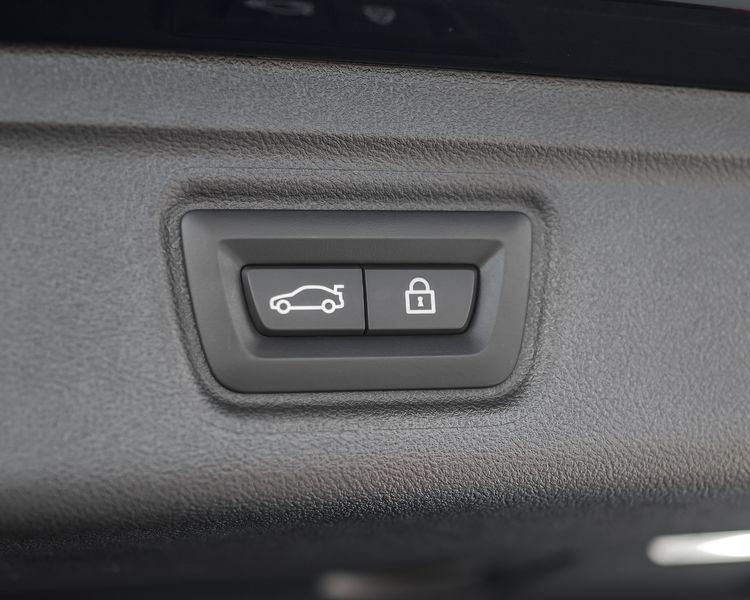 BMW 330 330e LCI M-Sport | PANO | H&K | LEER | HUD | KEY — photo 11
