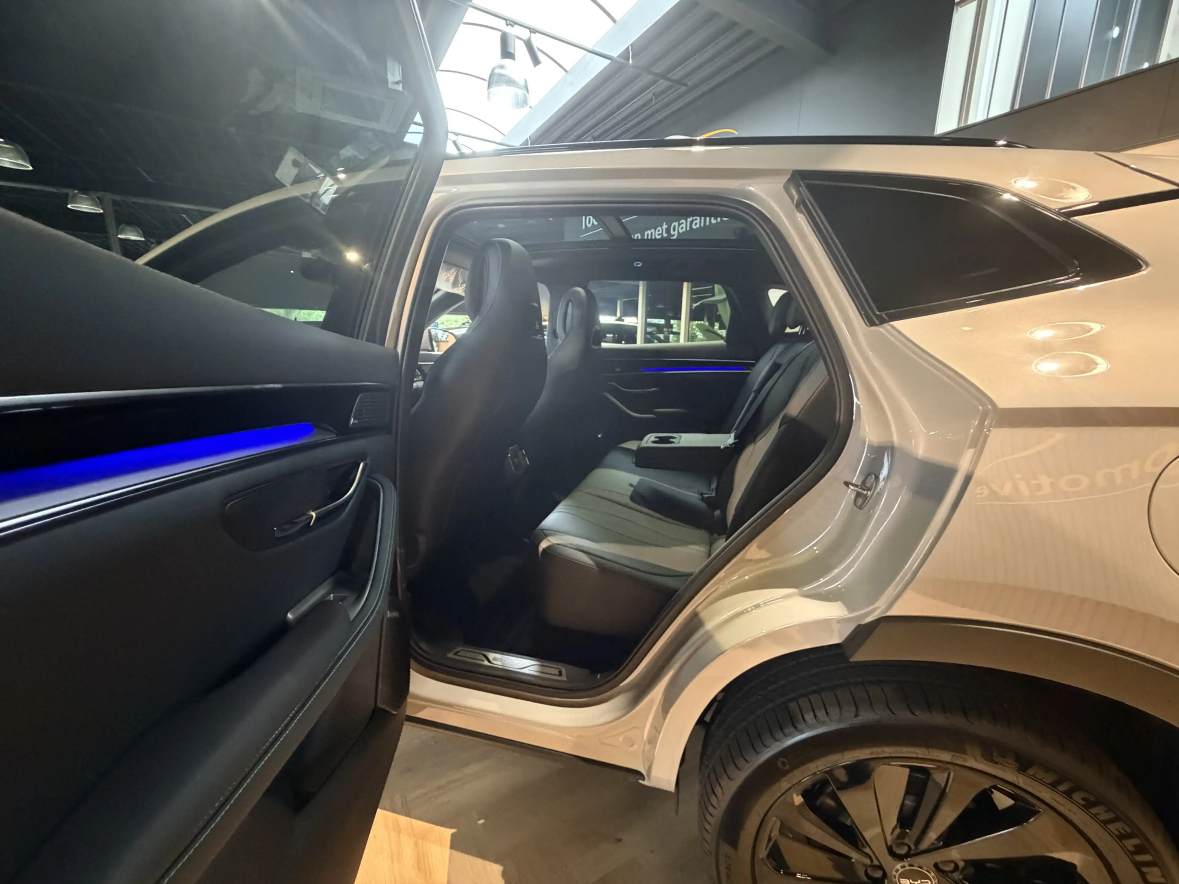 BYD Seal U 1.5 T DM-i COMFORT ULTRA BLACK EDITION | panoramad — photo 12