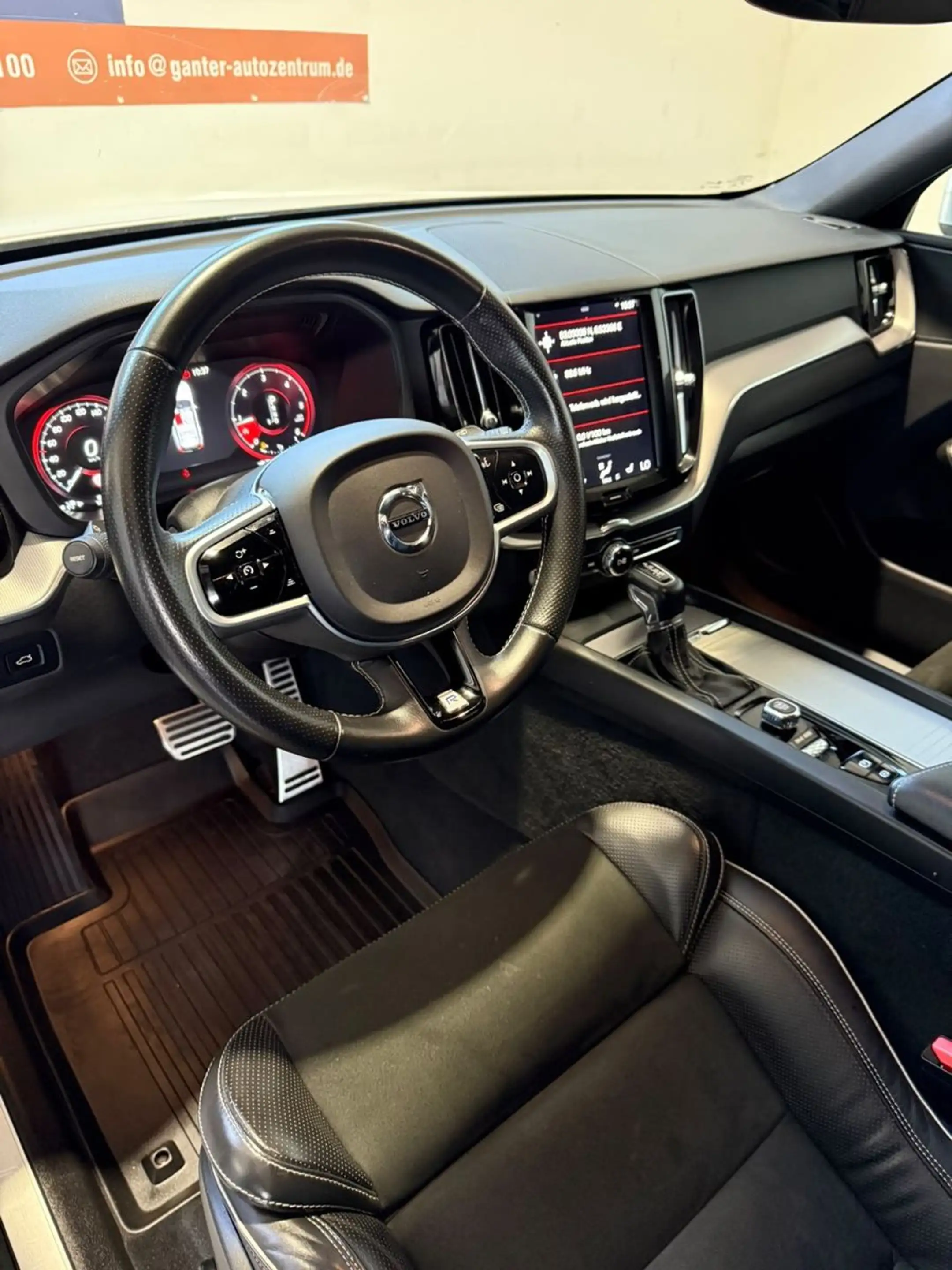 Volvo XC60 R Design AWD 2.0 AHK+NAVI+KAMERA — photo 11