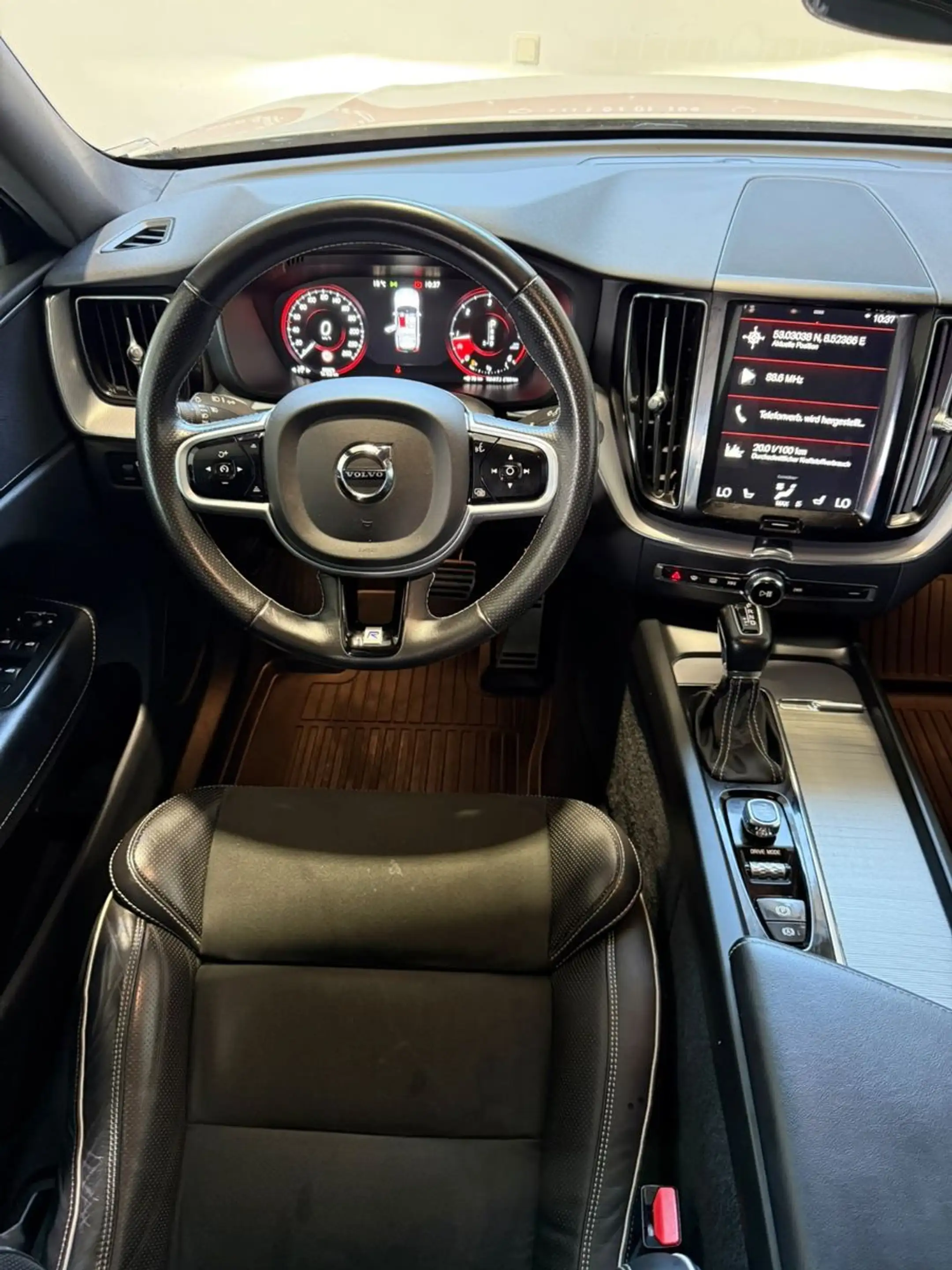 Volvo XC60 R Design AWD 2.0 AHK+NAVI+KAMERA — photo 13