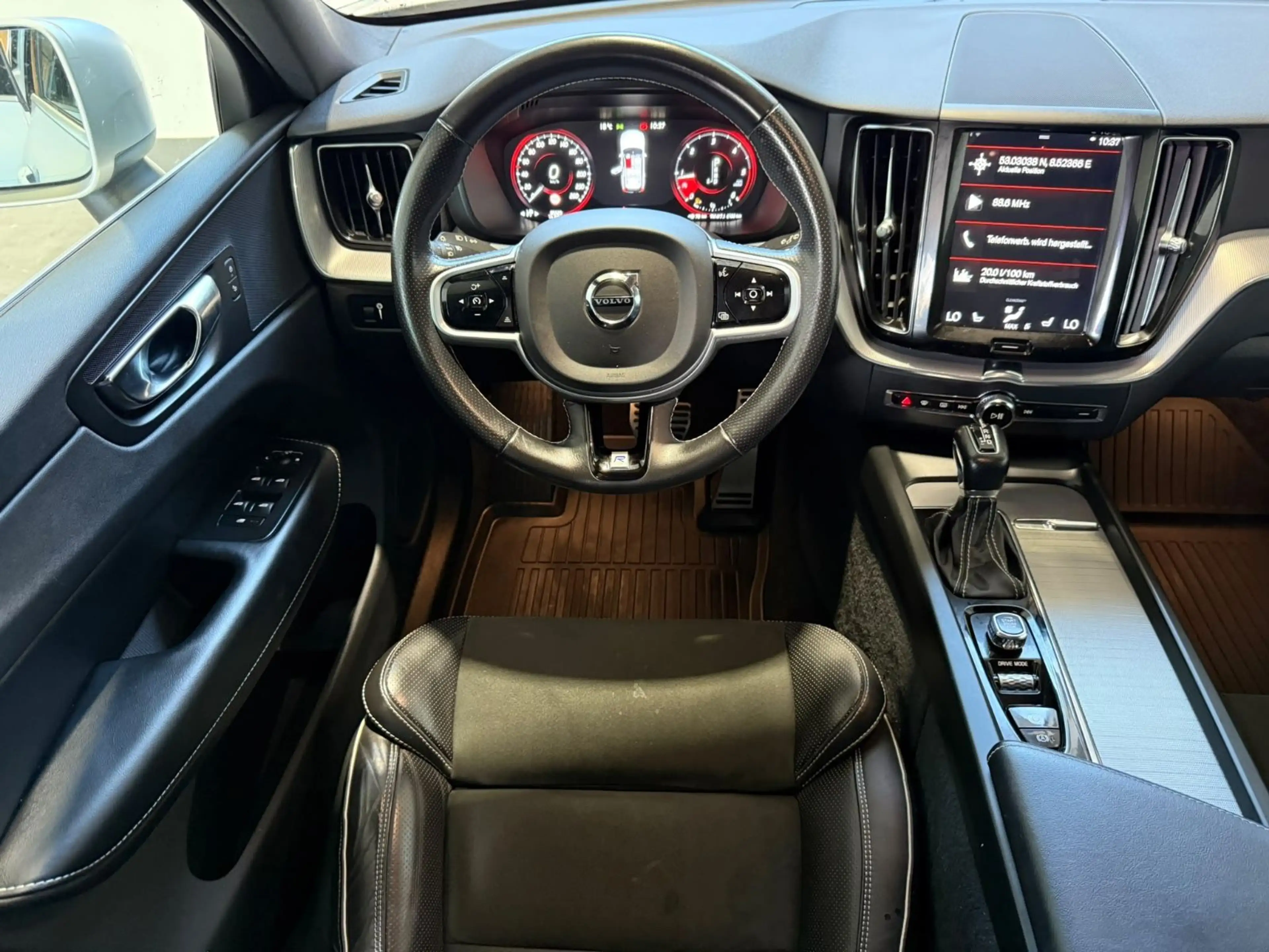 Volvo XC60 R Design AWD 2.0 AHK+NAVI+KAMERA — photo 12