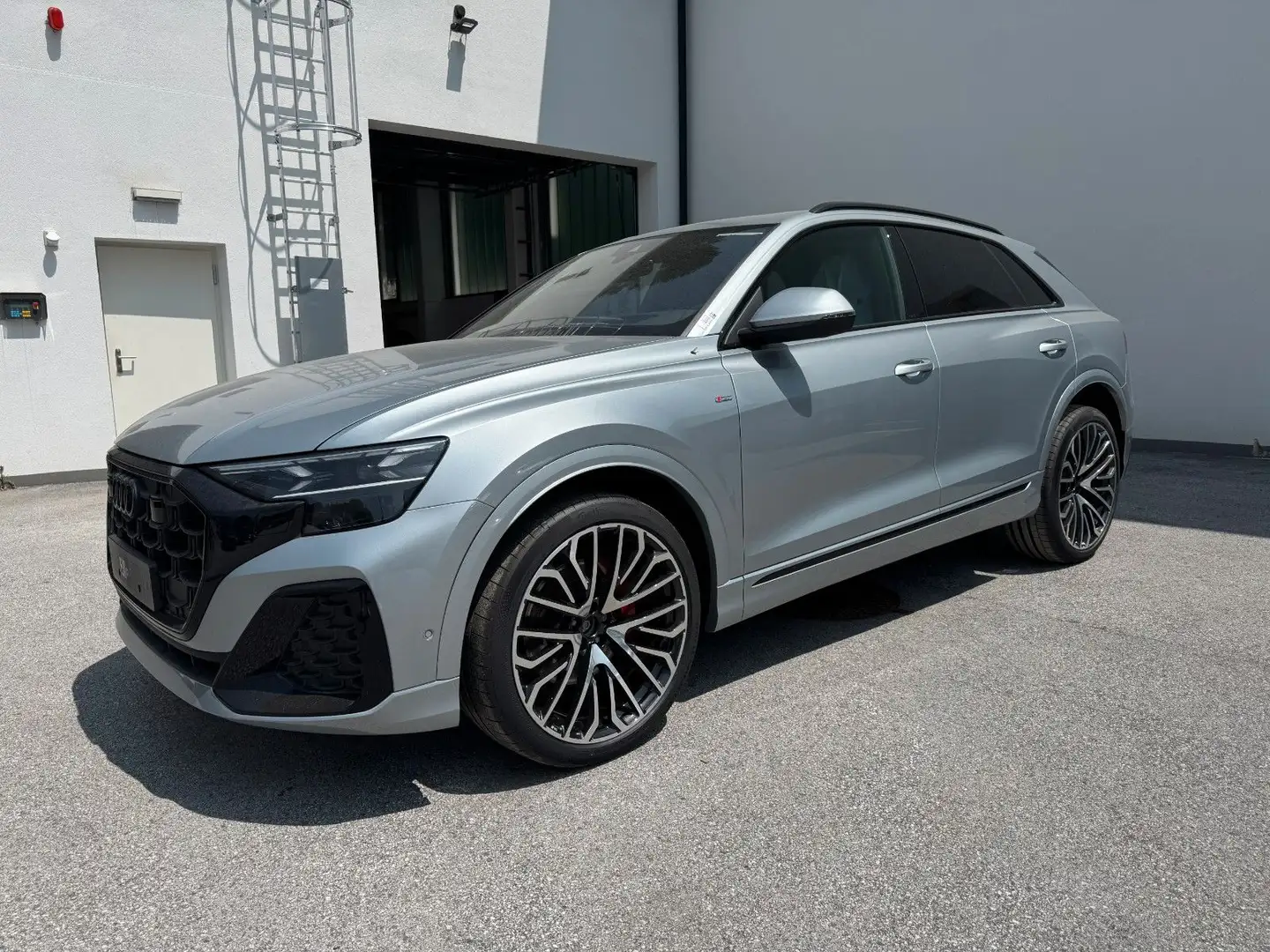 Audi Q8 50 TDI quattro S-Line/Luft/23 Zoll/HeadUp Silber - 1