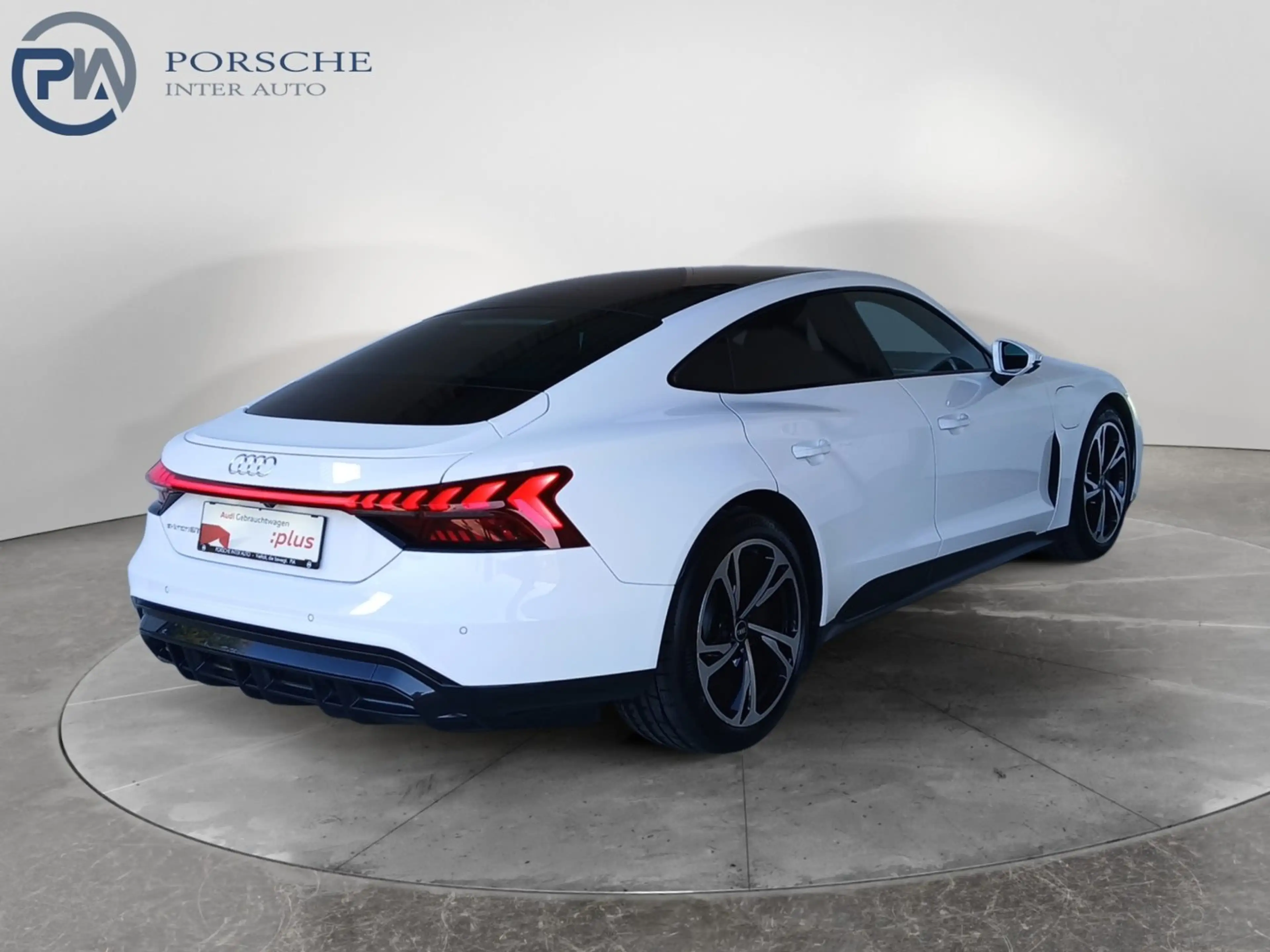 Audi e-tron GT — photo 5