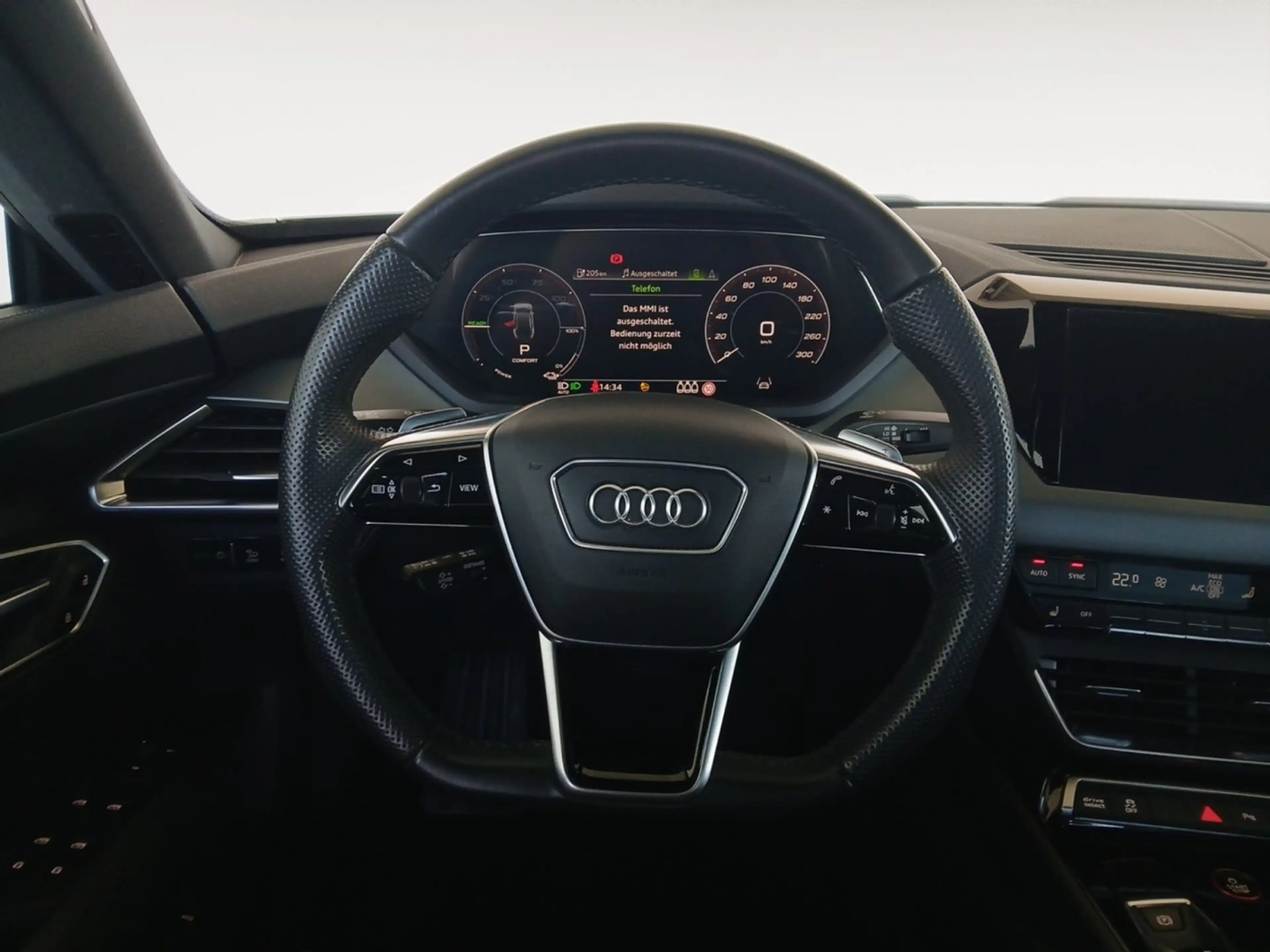 Audi e-tron GT — photo 12