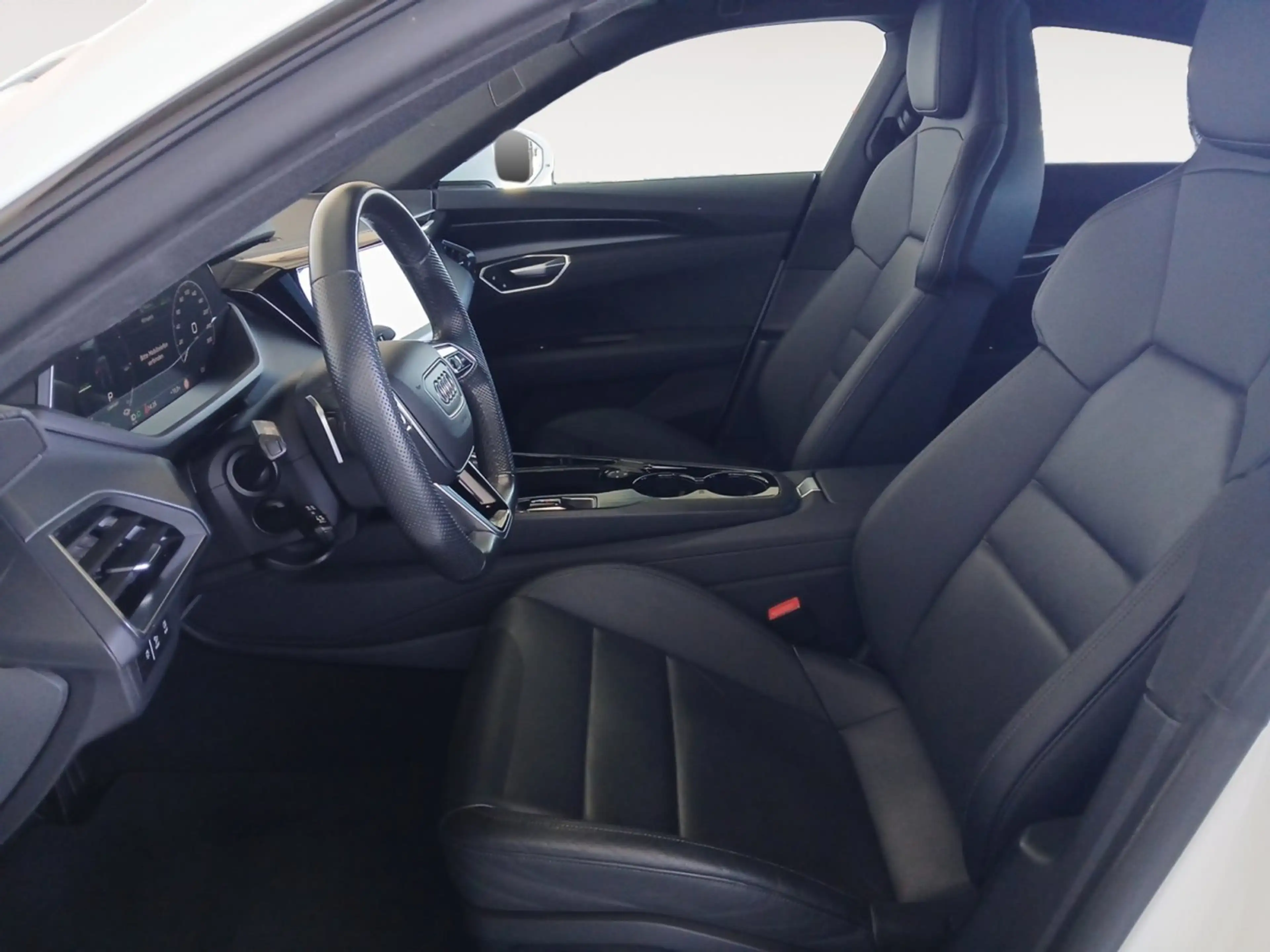 Audi e-tron GT — photo 9