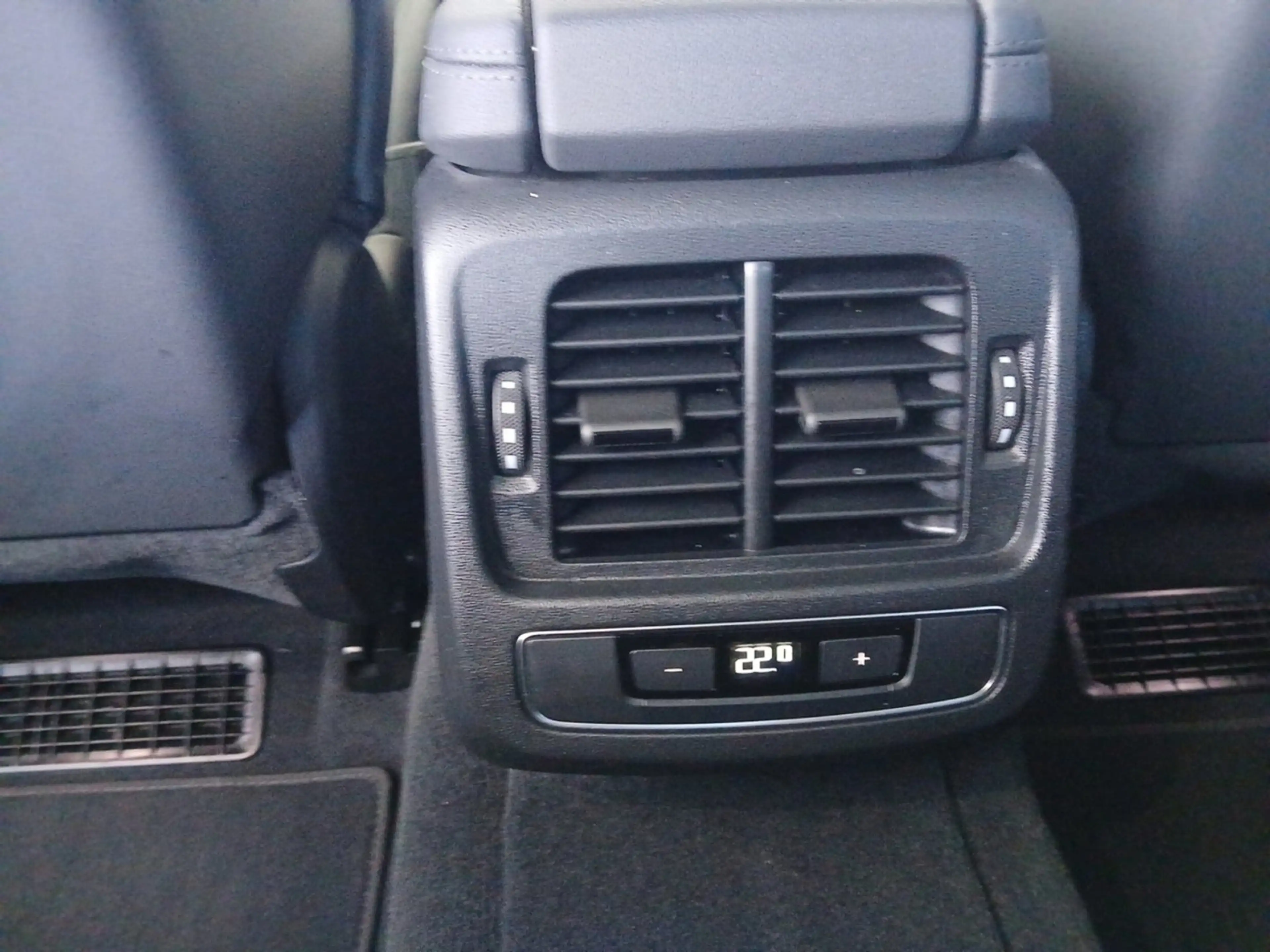 Audi e-tron GT — photo 18