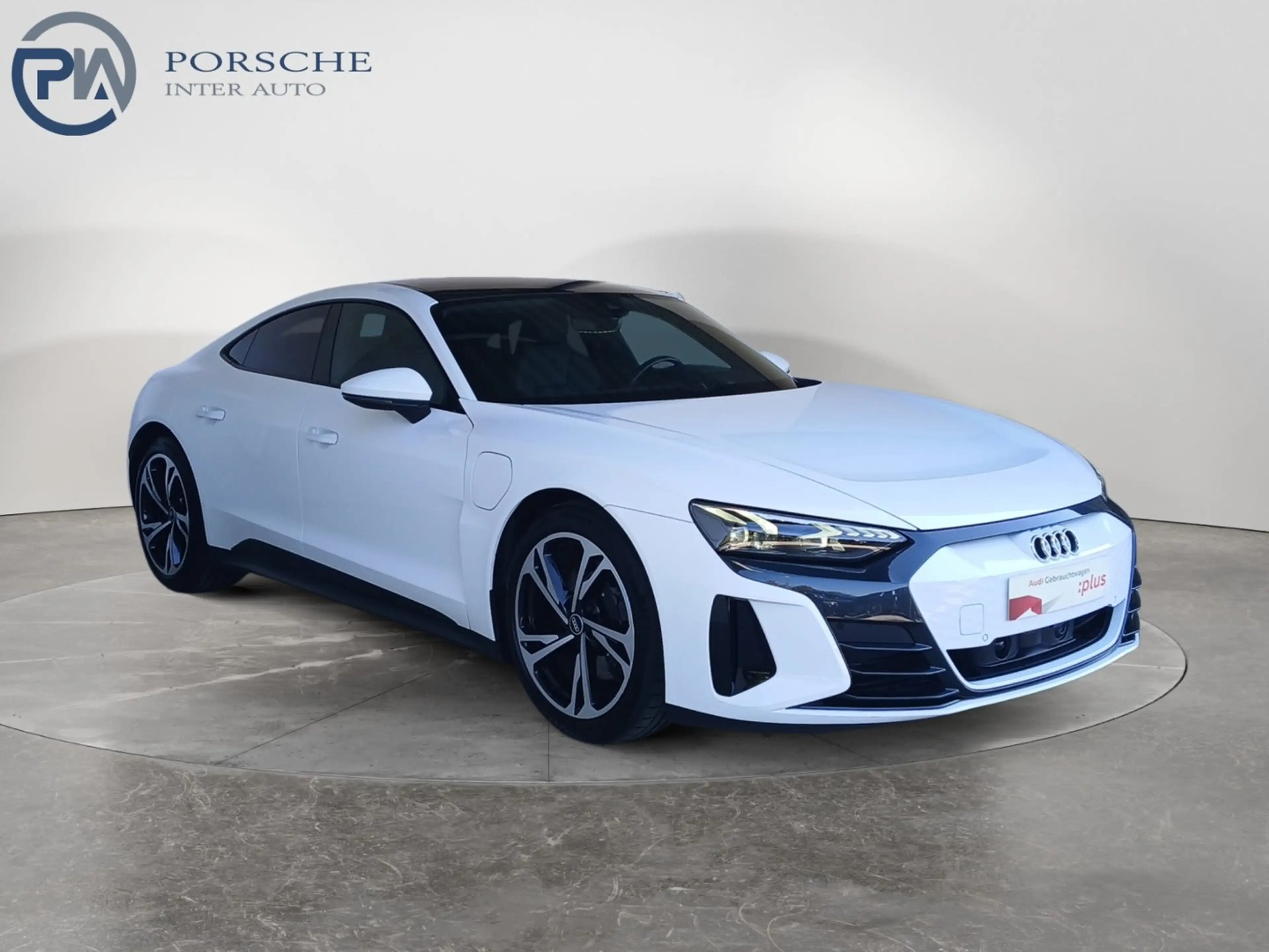 Audi e-tron GT — photo 7