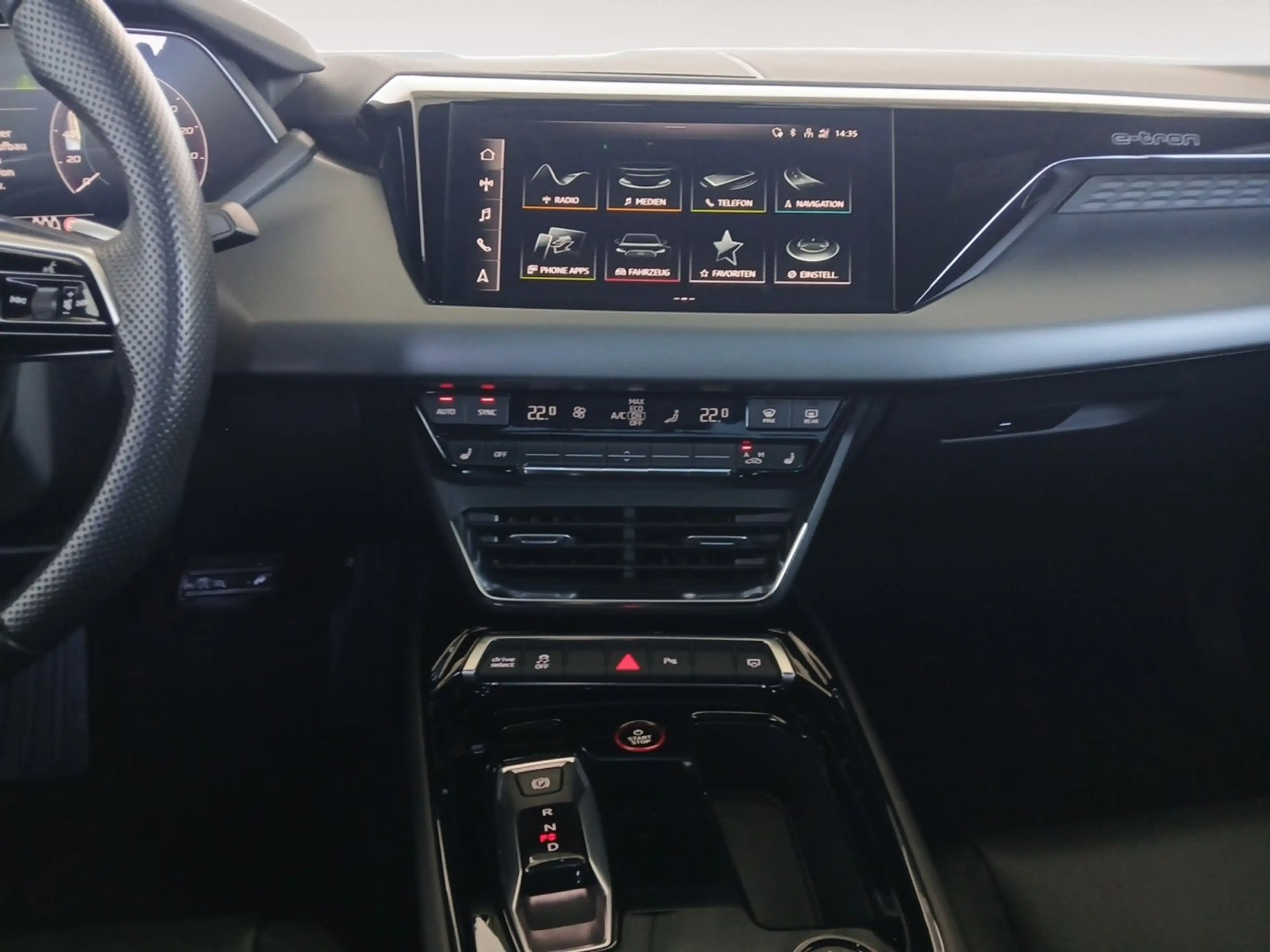 Audi e-tron GT — photo 11