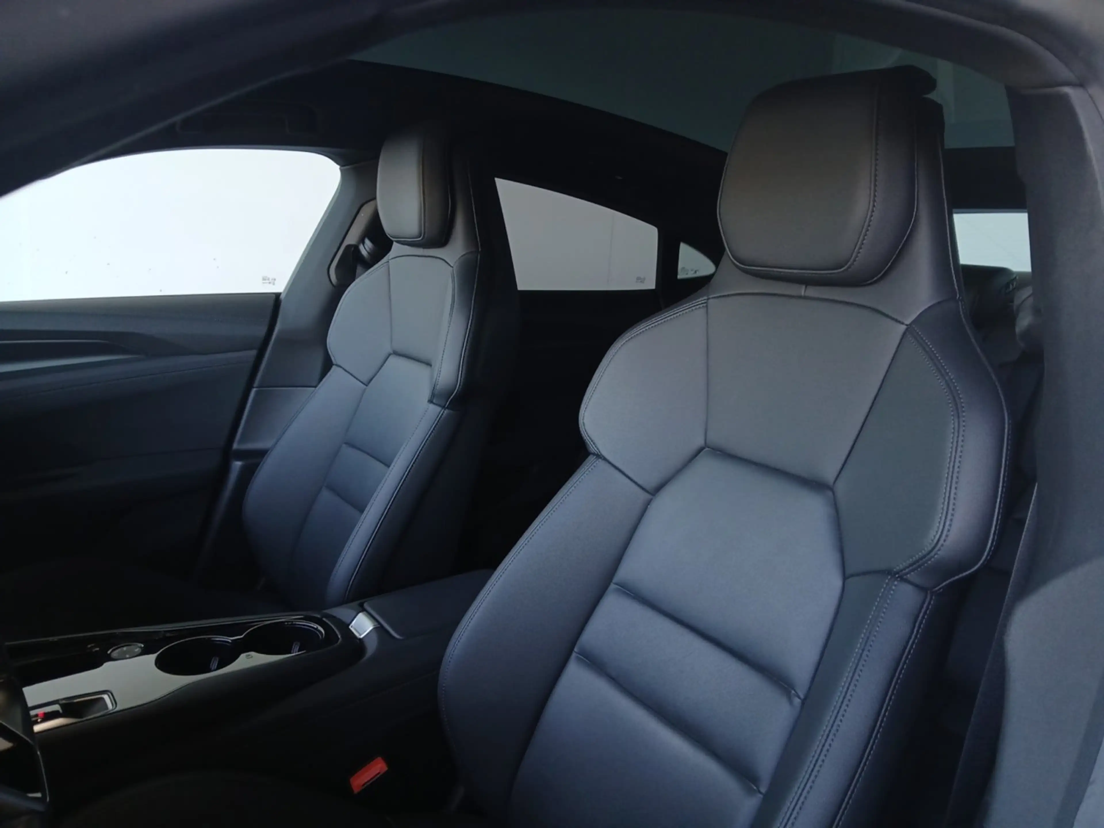 Audi e-tron GT — photo 16