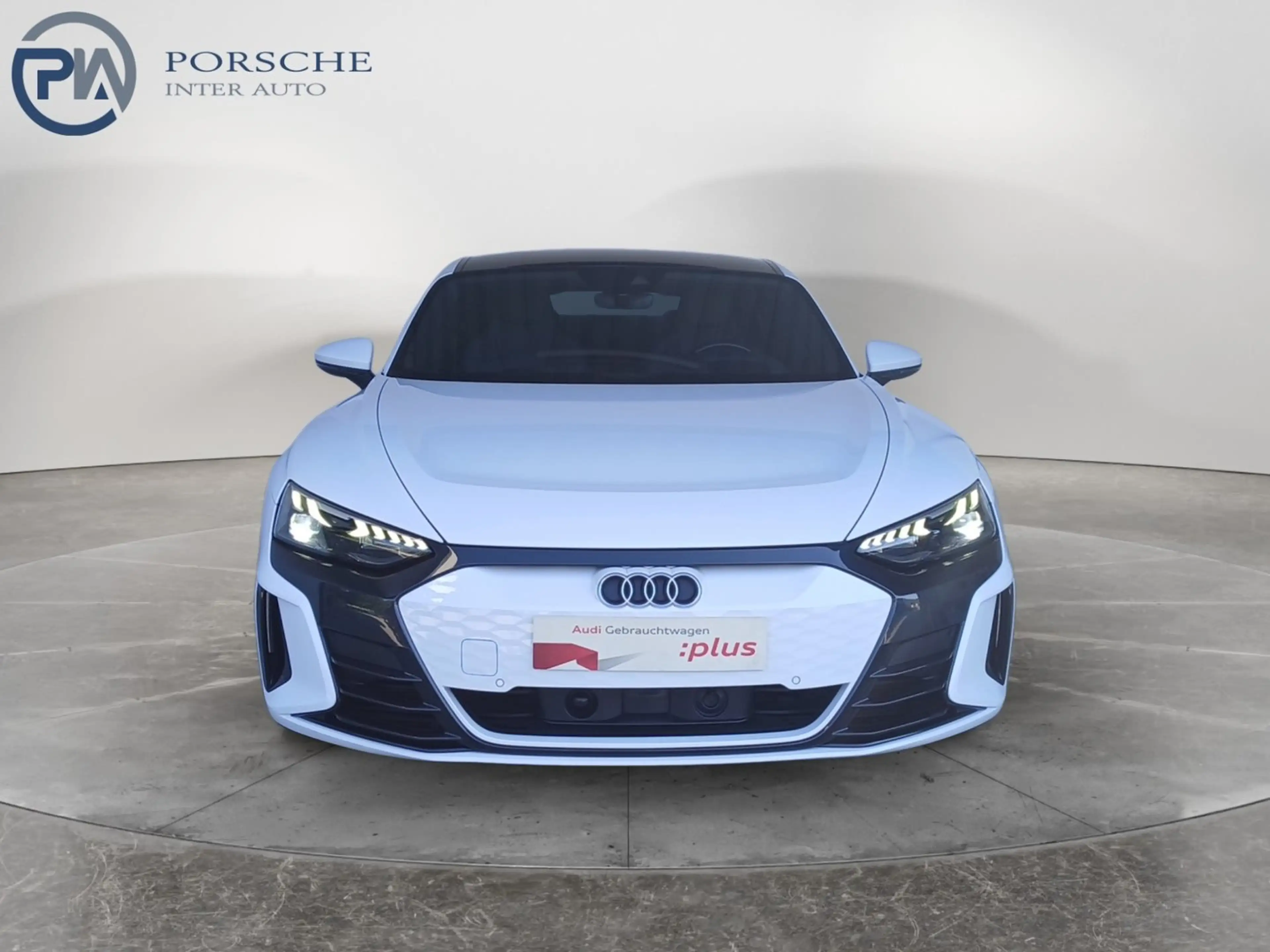 Audi e-tron GT — photo 8