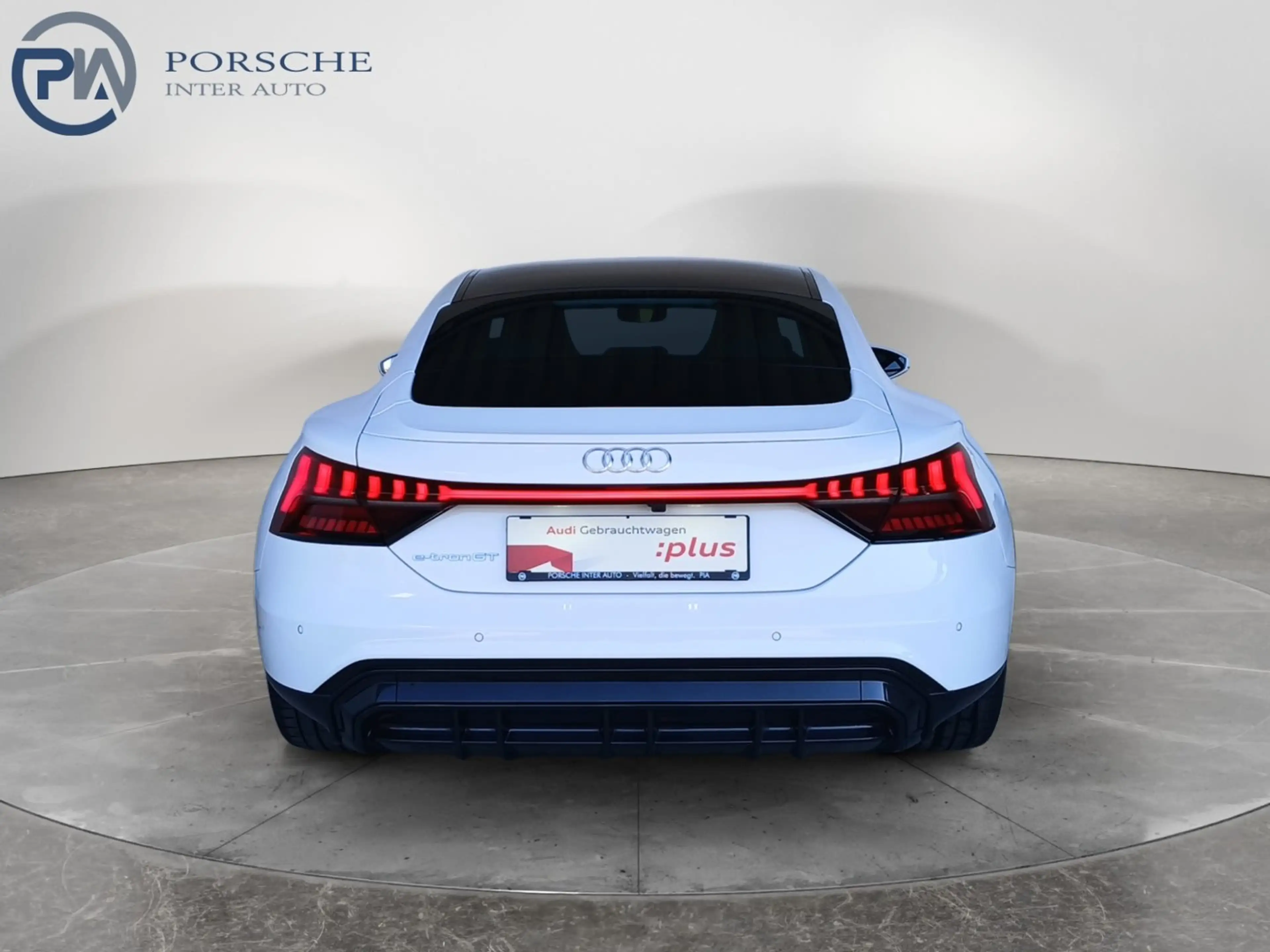 Audi e-tron GT — photo 4