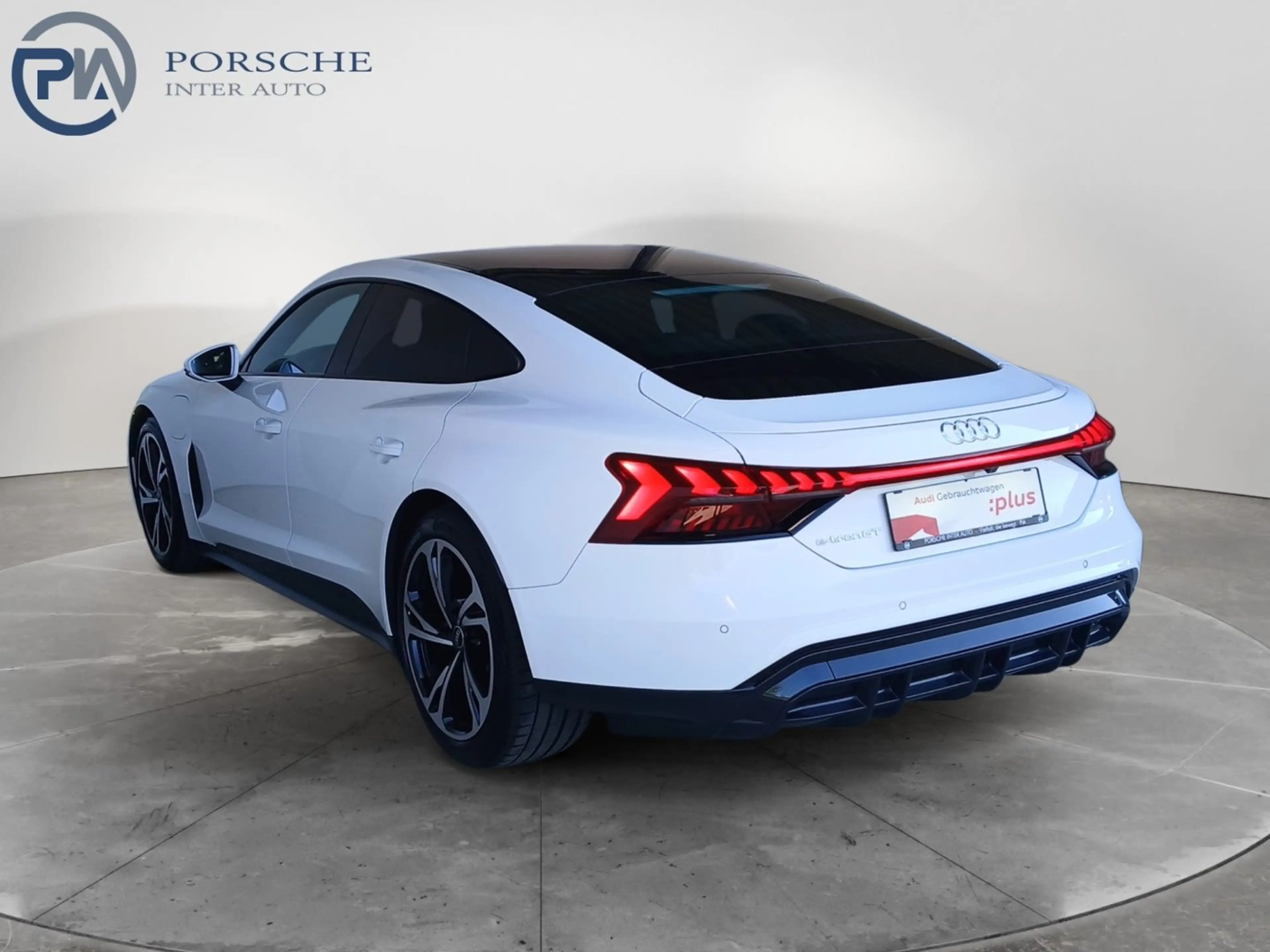 Audi e-tron GT — photo 3