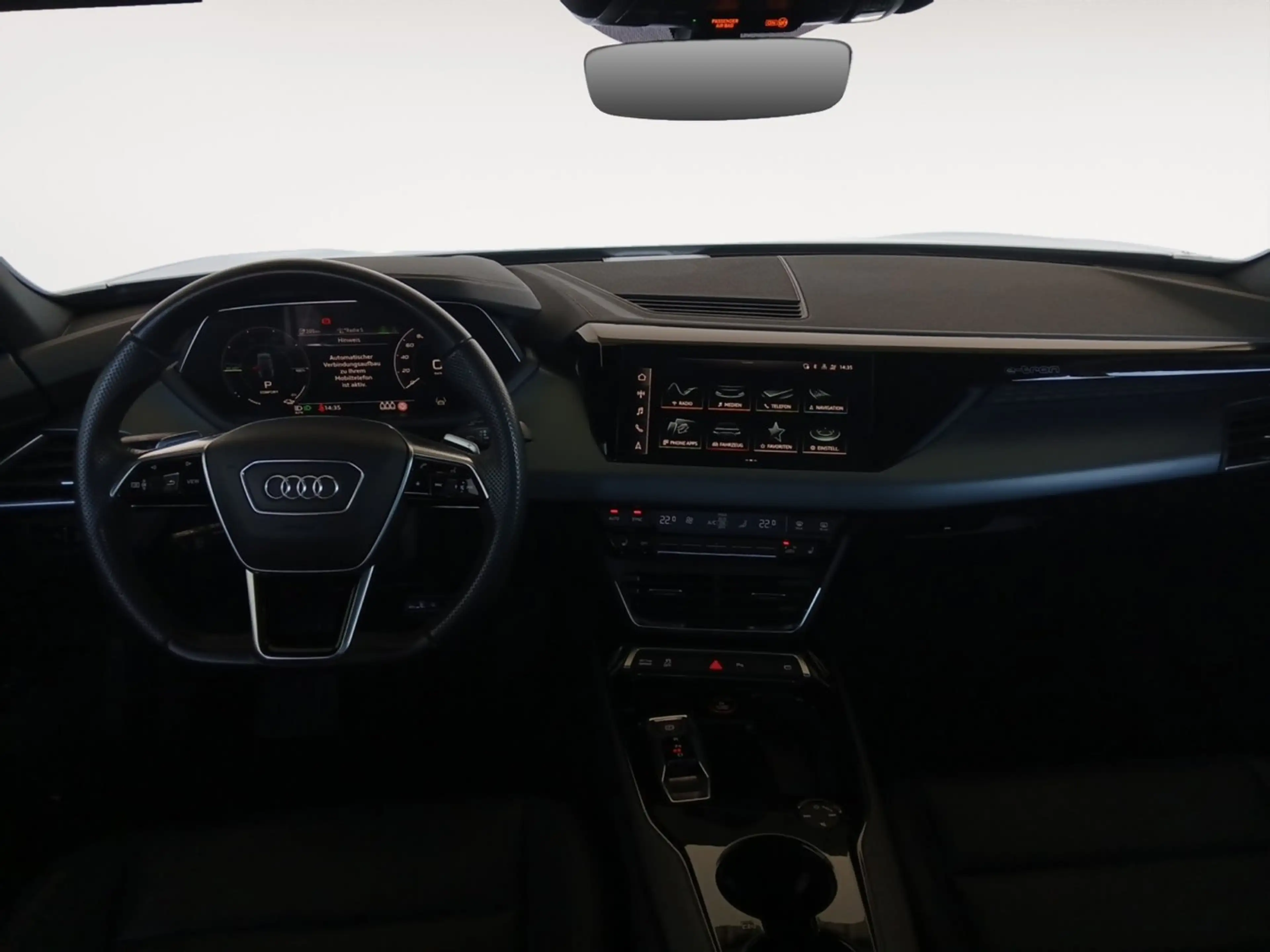 Audi e-tron GT — photo 10