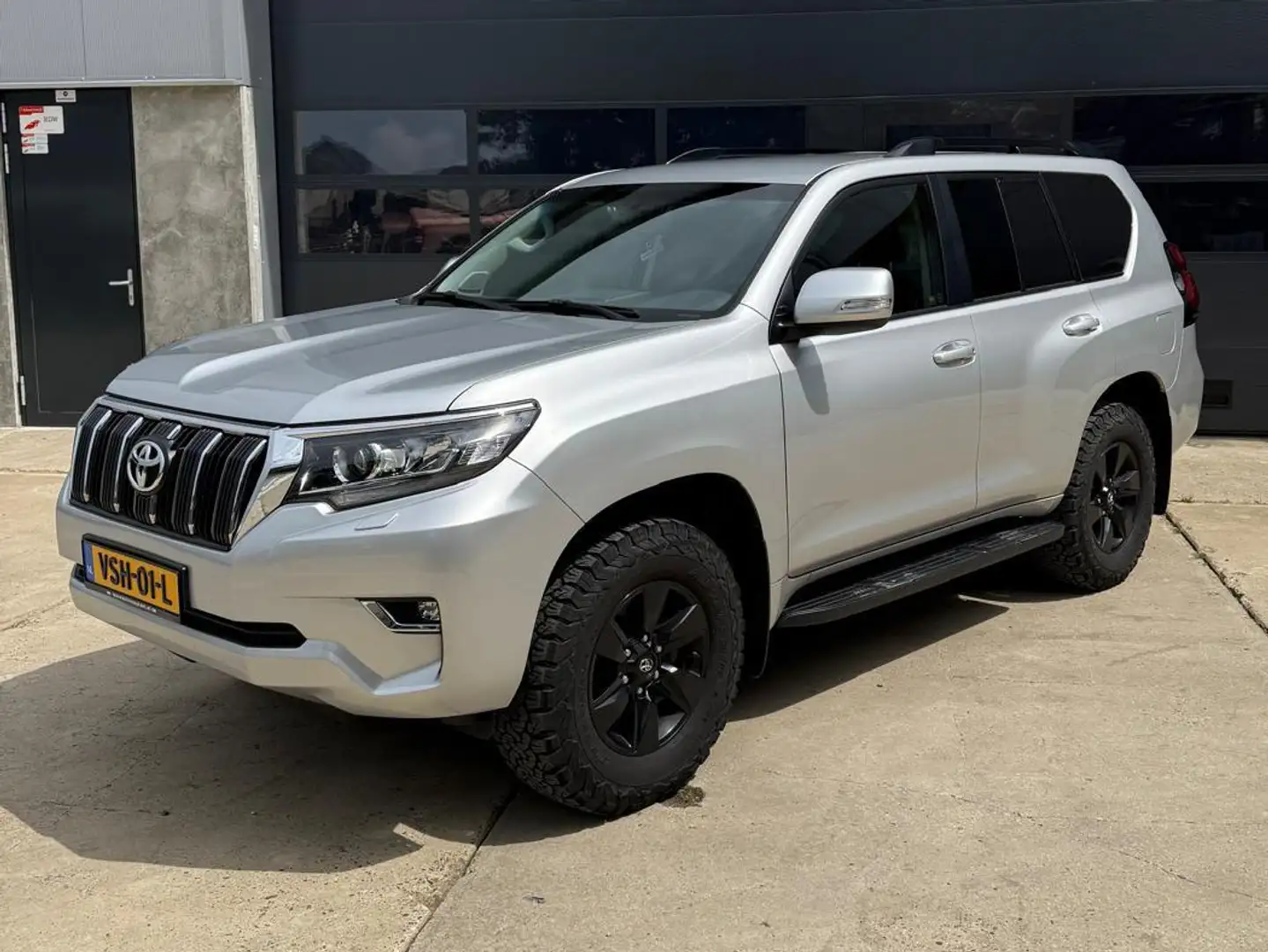 Toyota Land Cruiser Land Cruiser 2.8 D-4D Garantie Grijs - 2