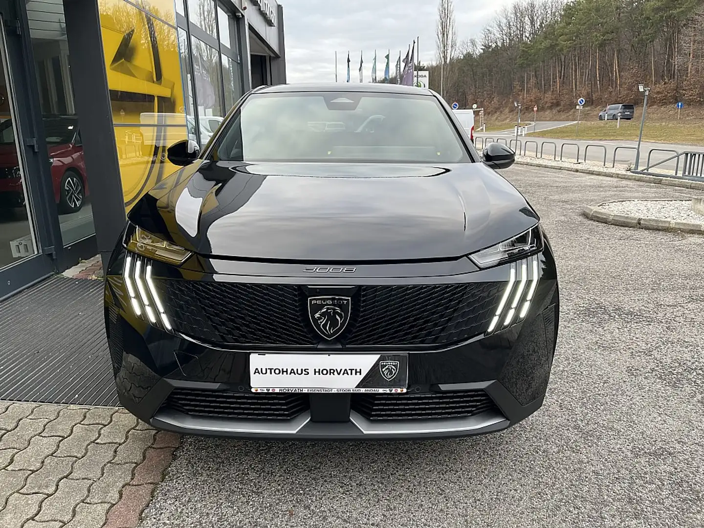 Peugeot 3008 Hybrid 136 E-DCS6 Allure Aut. Schwarz - 2