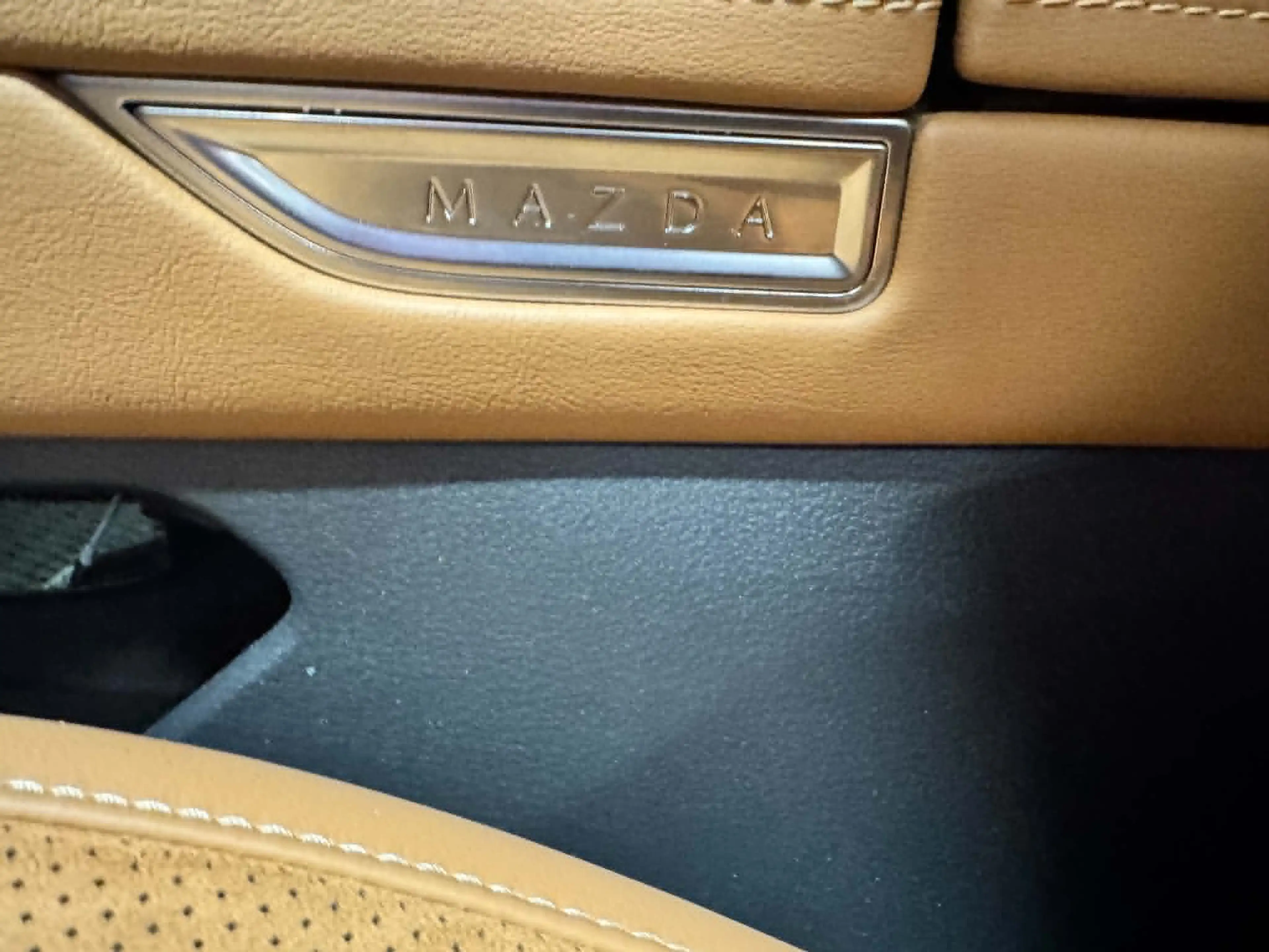 Mazda 6e 6e 68.8 kWh Takumi Plus — photo 8