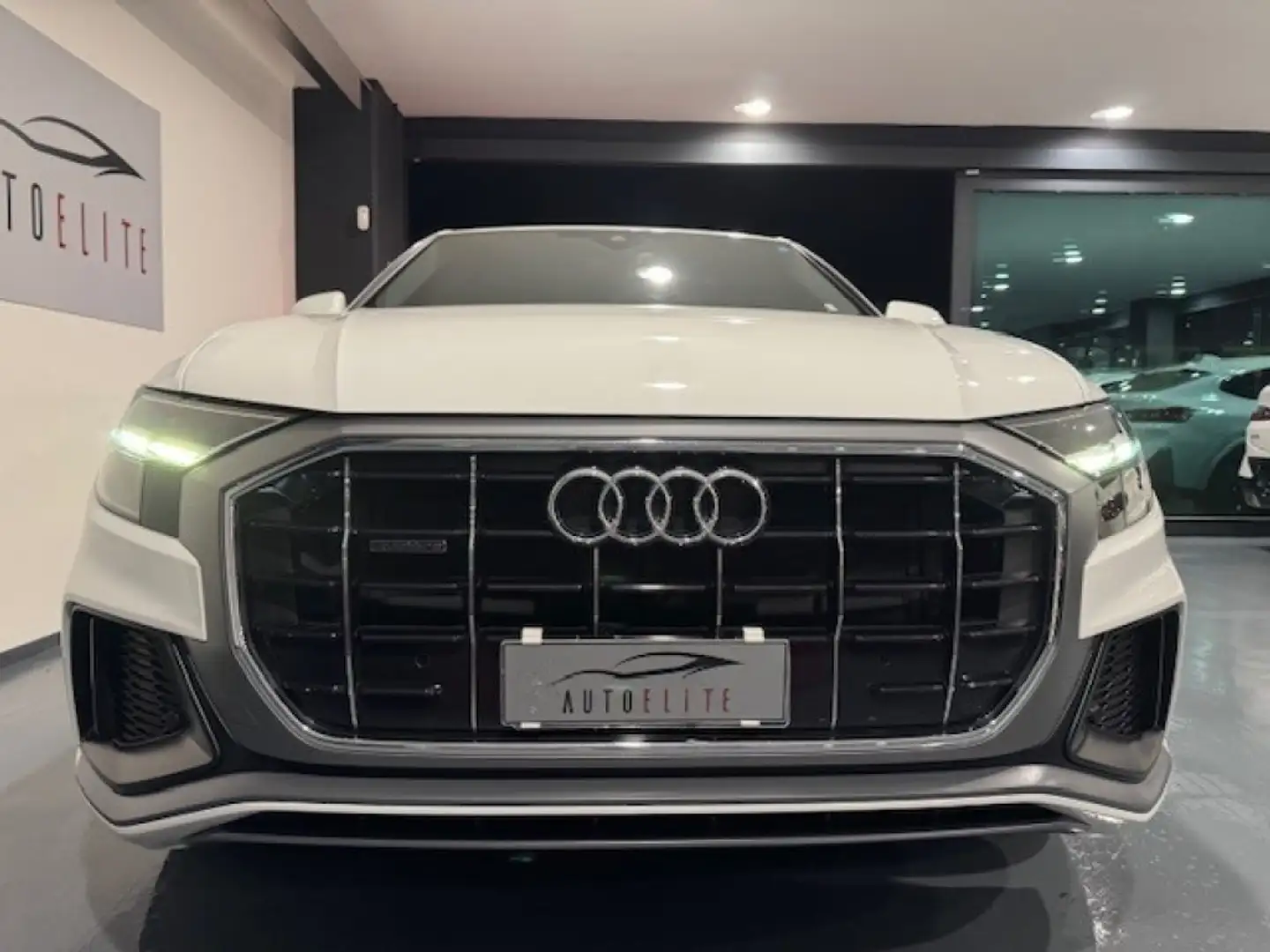 Audi Q8 45 TDI 231CV QUATTRO S-LINE Bianco - 2