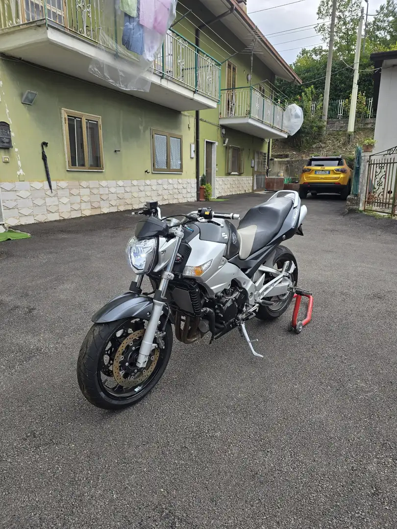 Suzuki GSR 600 Noir - 2