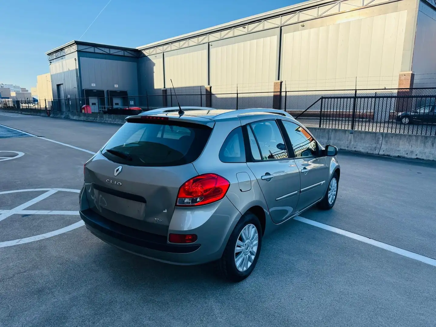 Renault Clio Clio TCe 100 Grandtour nightDay Brun - 1