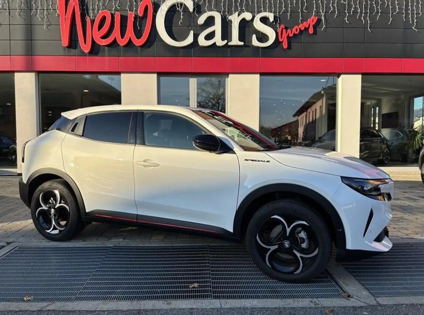 Alfa Romeo Junior 1.2 136 CV Hybrid eDCT6 Speciale FULL LED-NAVI-18" Bianco - 1