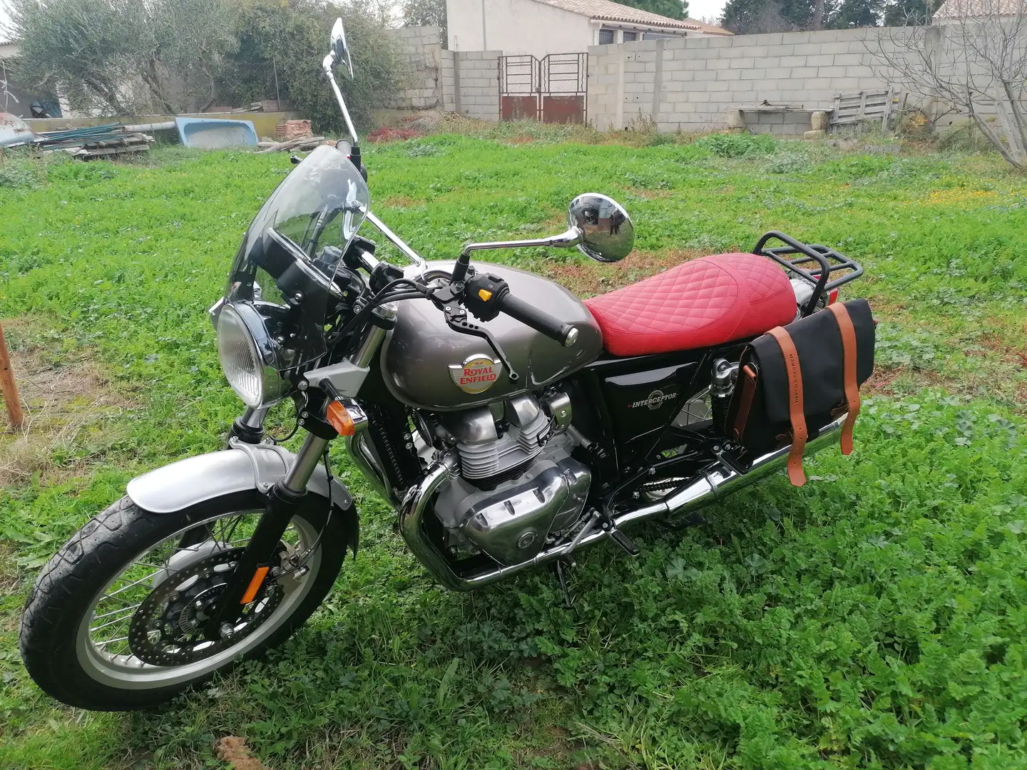 Royal Enfield Interceptor Grau - 2