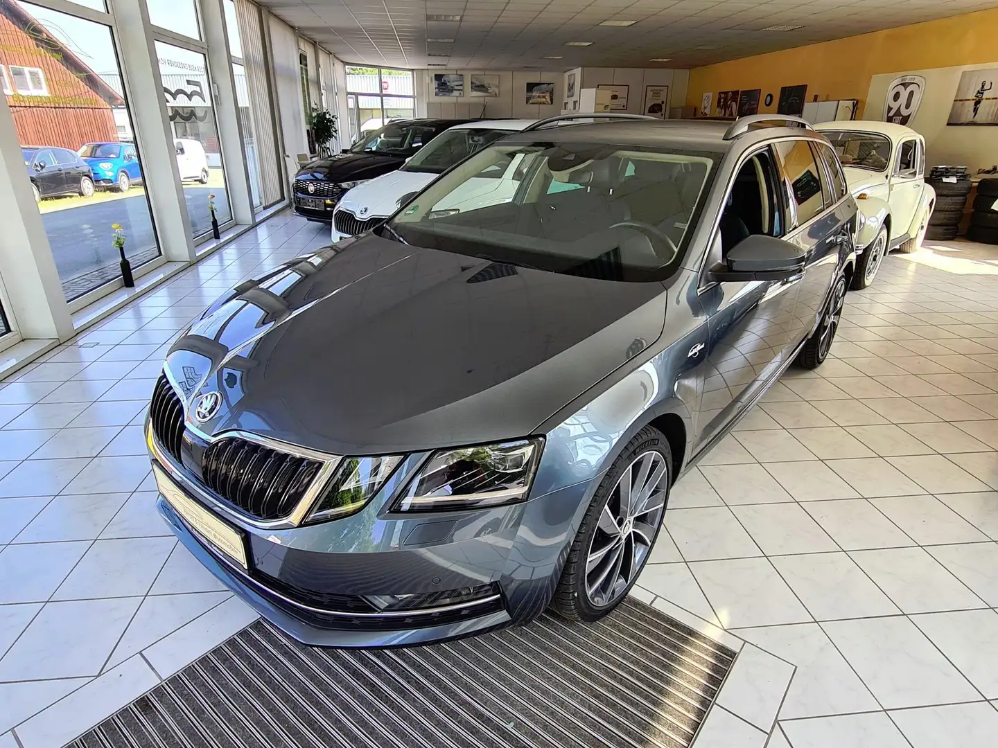 Skoda Octavia Combi 2.0 TDI 4x4 DSG L&K Standheizung Grau - 1
