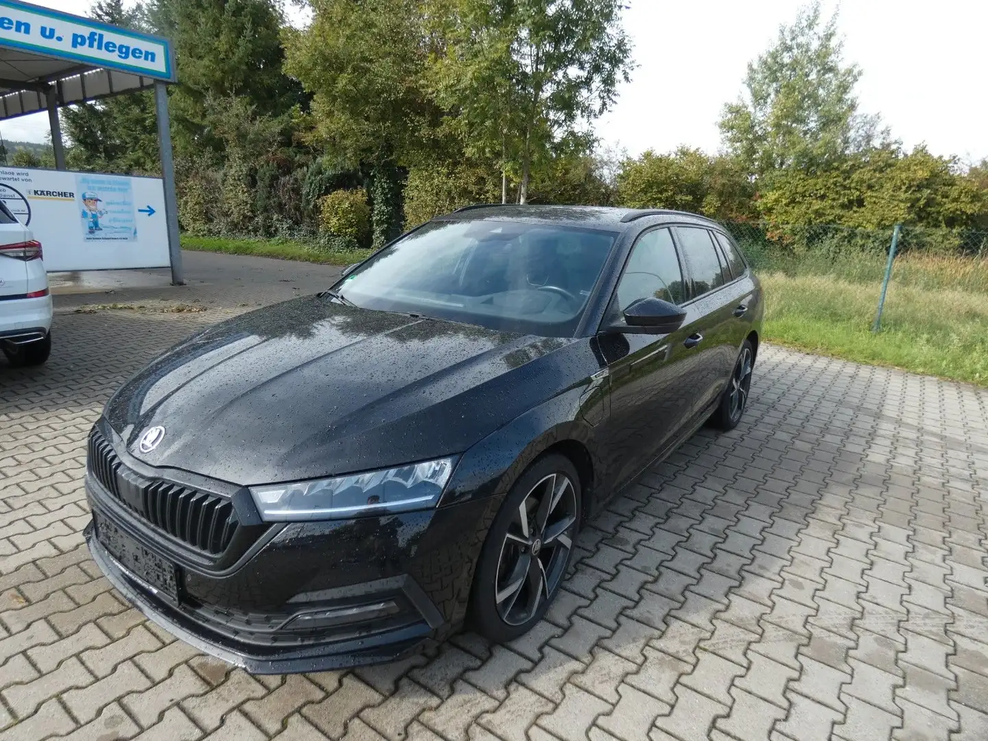 Skoda Octavia Combi Sportline iV Aut. Navi SHZ LED PDC Schwarz - 1
