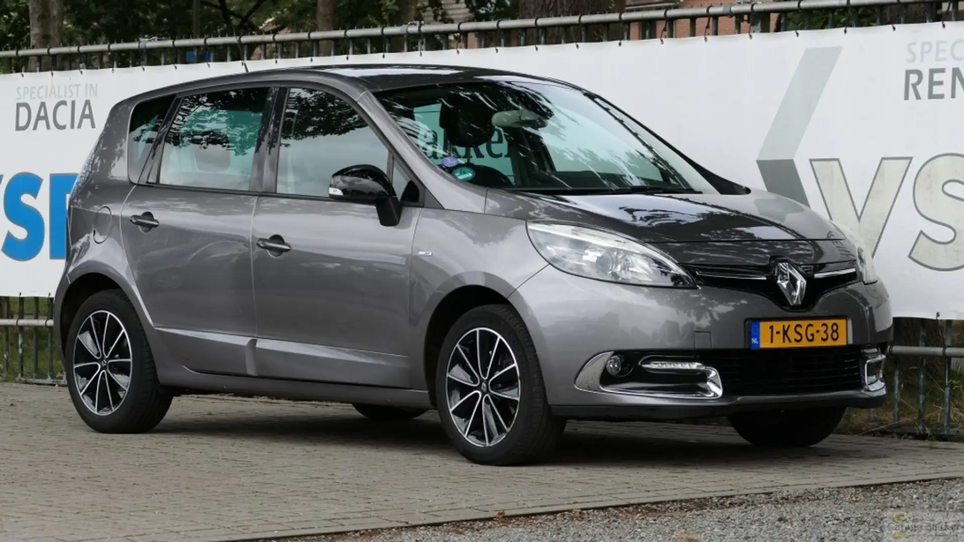 Renault Scenic TCe 130 Bose Grijs - 1