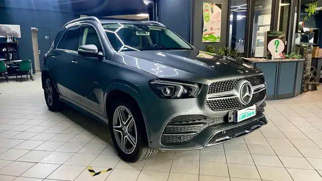 Mercedes-Benz Gle view 3