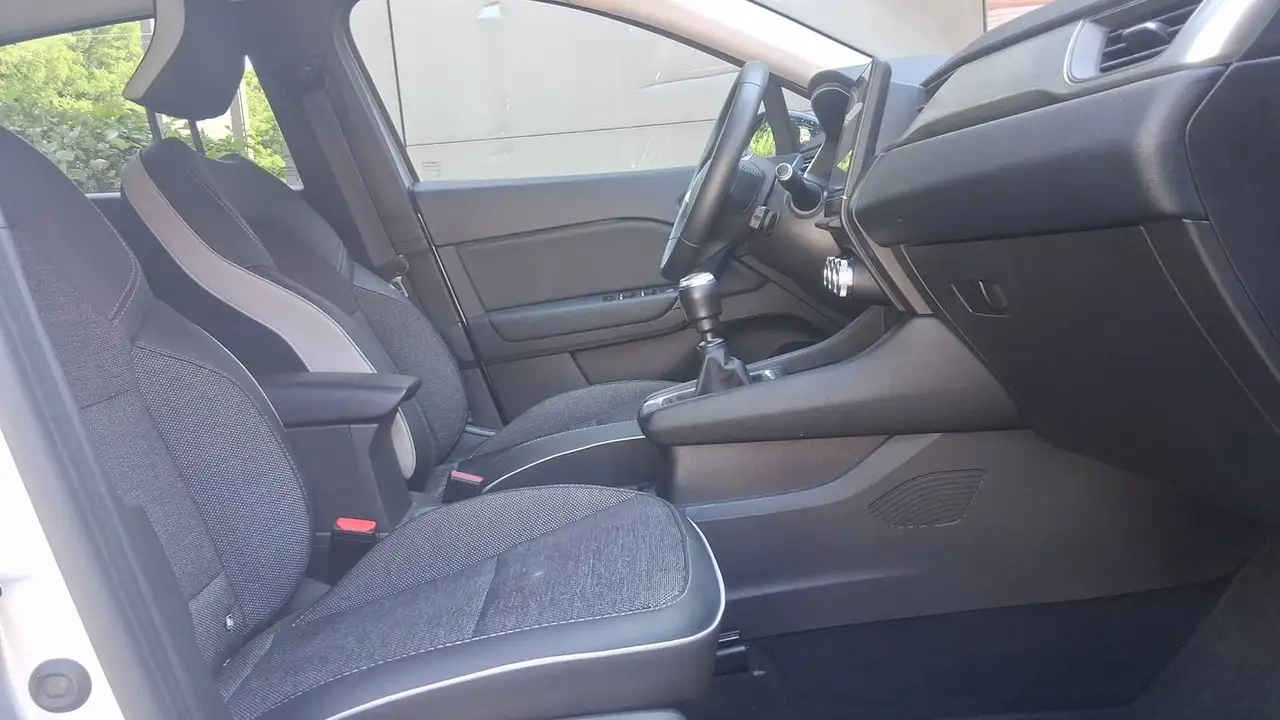 Renault Captur — photo 27