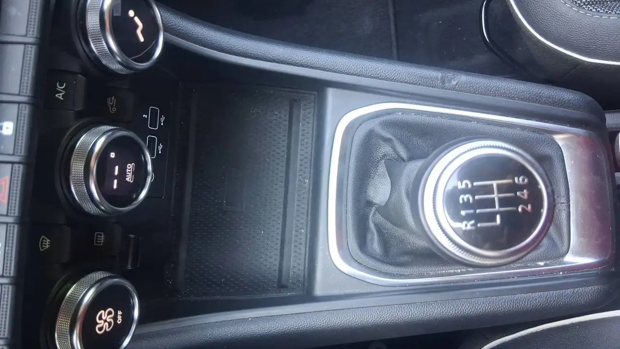 Renault Captur — photo 28