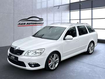 Combi RS+XENON+NAVI+LEDER+PDC+DSG+1.HAND