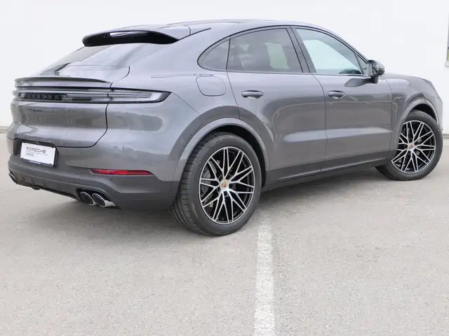 Porsche Cayenne view 5
