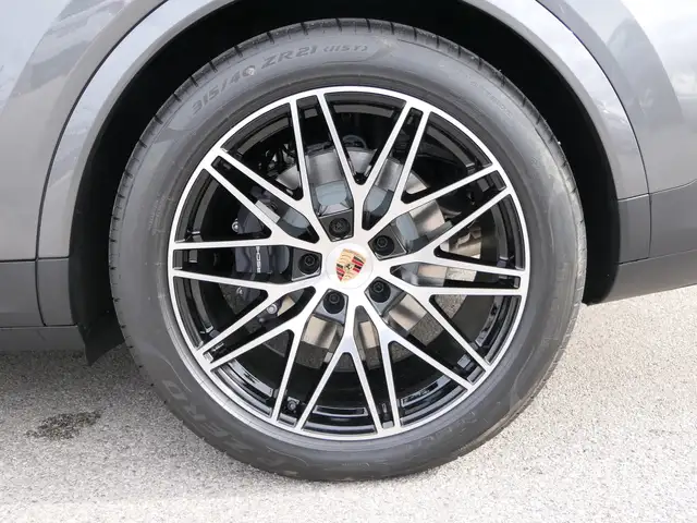 Porsche Cayenne view 10