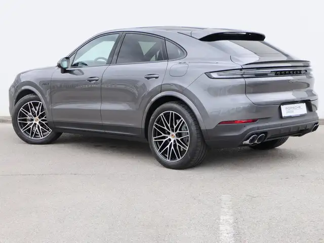 Porsche Cayenne view 3