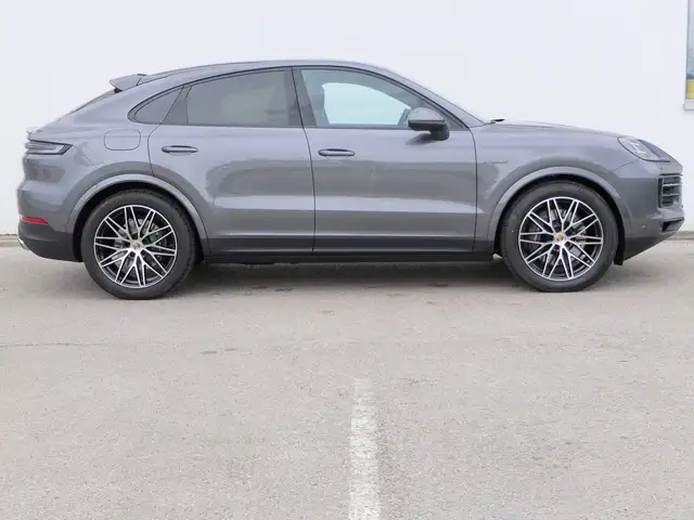 Porsche Cayenne view 6