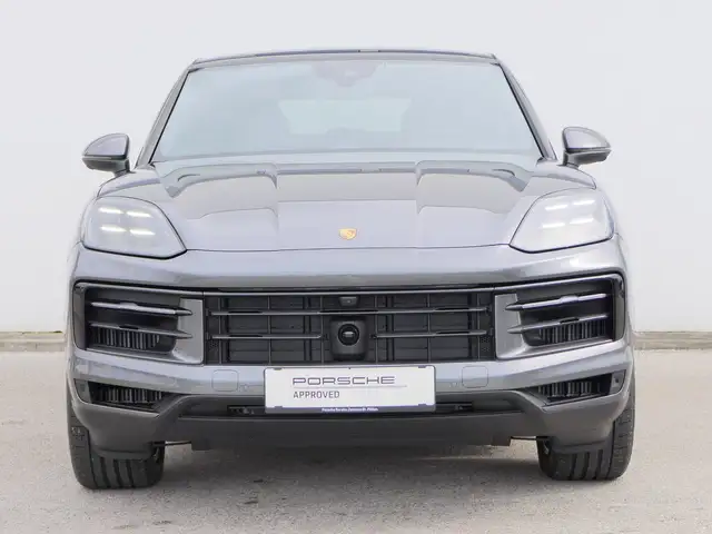 Porsche Cayenne view 8