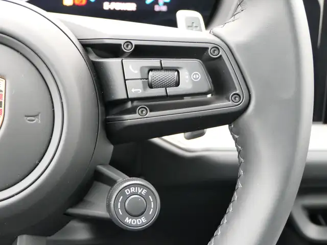Porsche Cayenne view 12