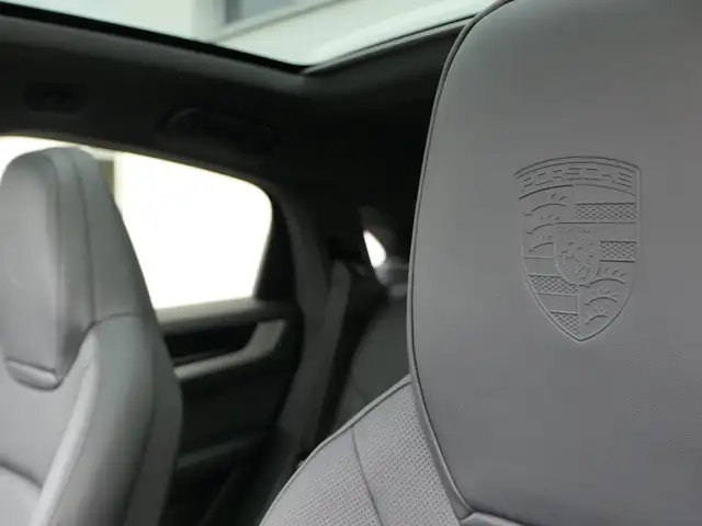 Porsche Cayenne view 15