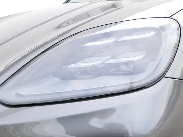 Porsche Cayenne view 9