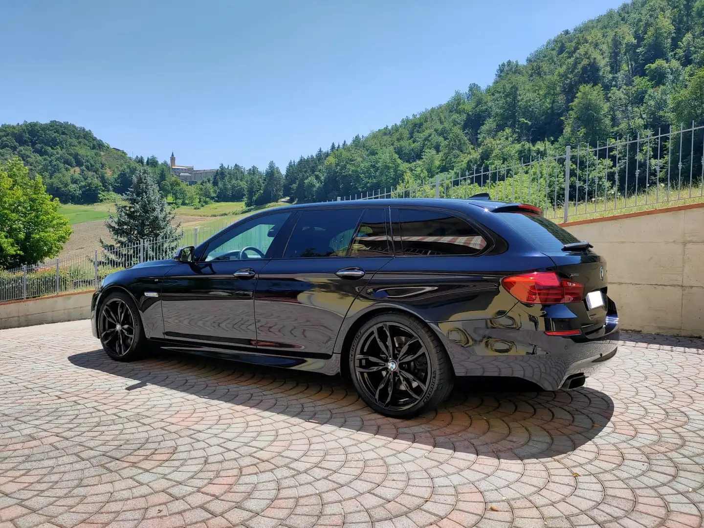 BMW 550 BMW M550d Xdrive Touring M Performance Niebieski - 2