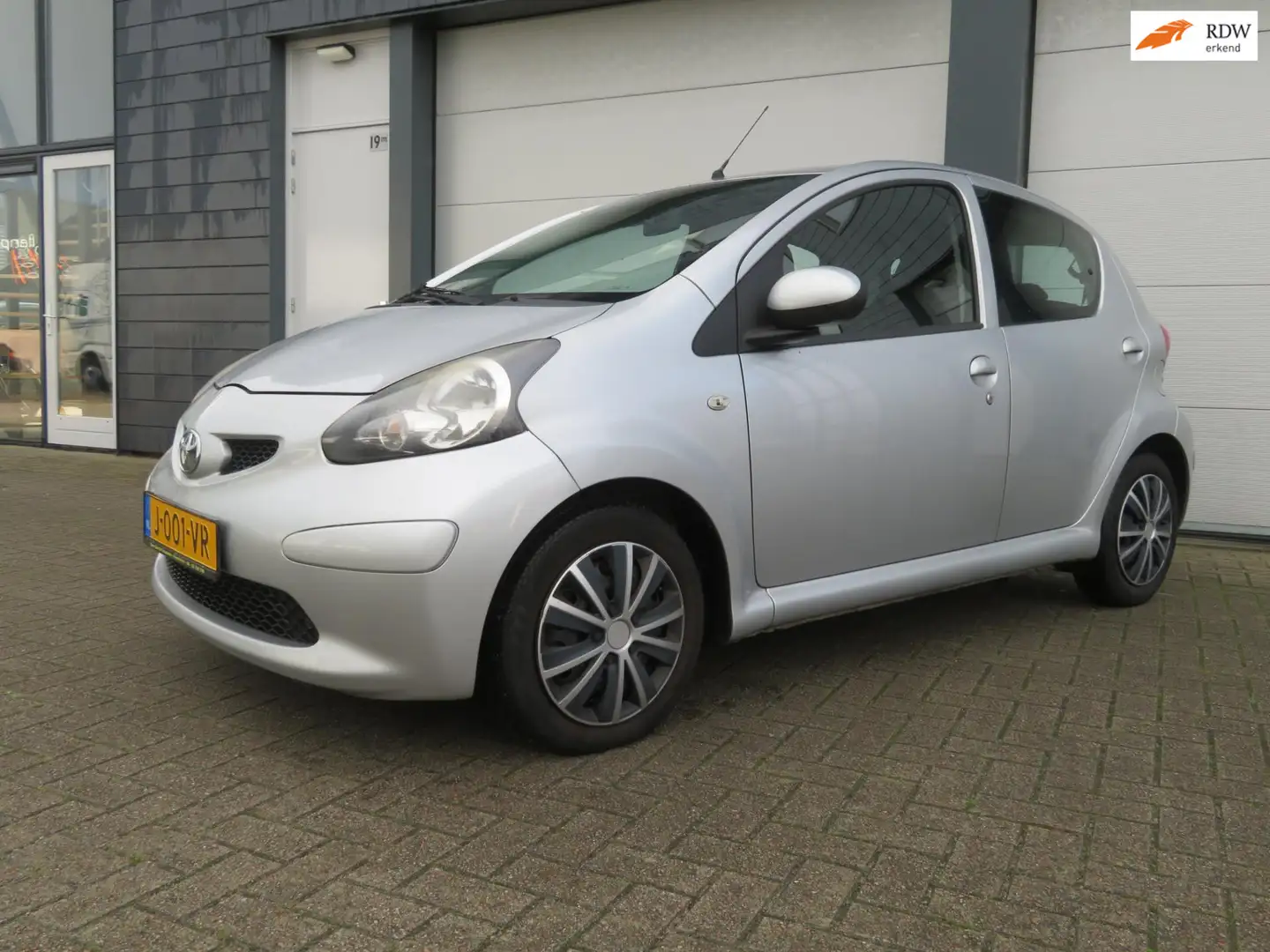 Toyota Aygo 1.0-12V 5 deurs airco 94830 km nap Grau - 1