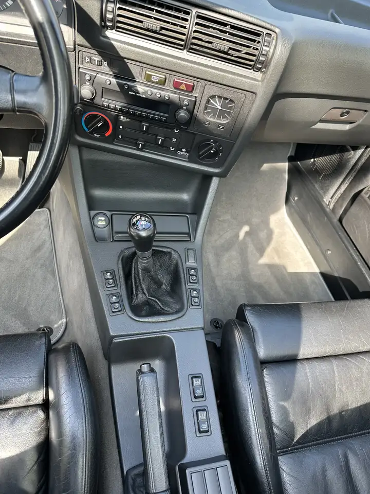 BMW 320i, foto 12